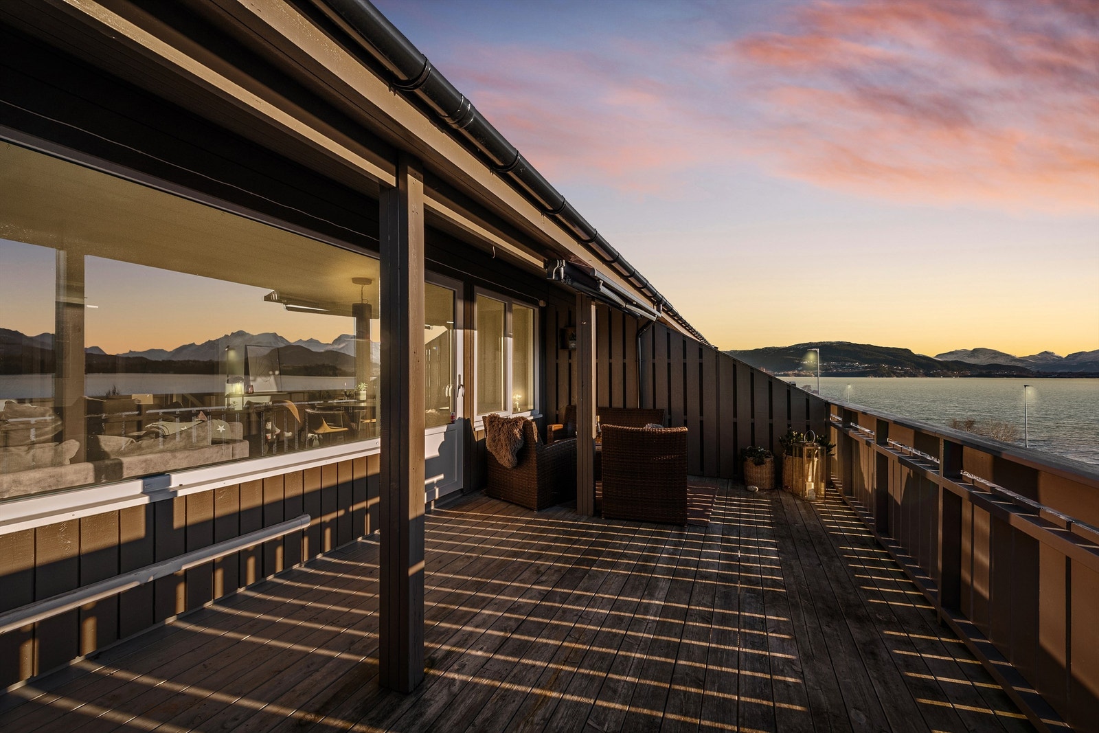 Flott og oppgradert rekkehus med utsikt i attraktivt nabolag Galleribilde