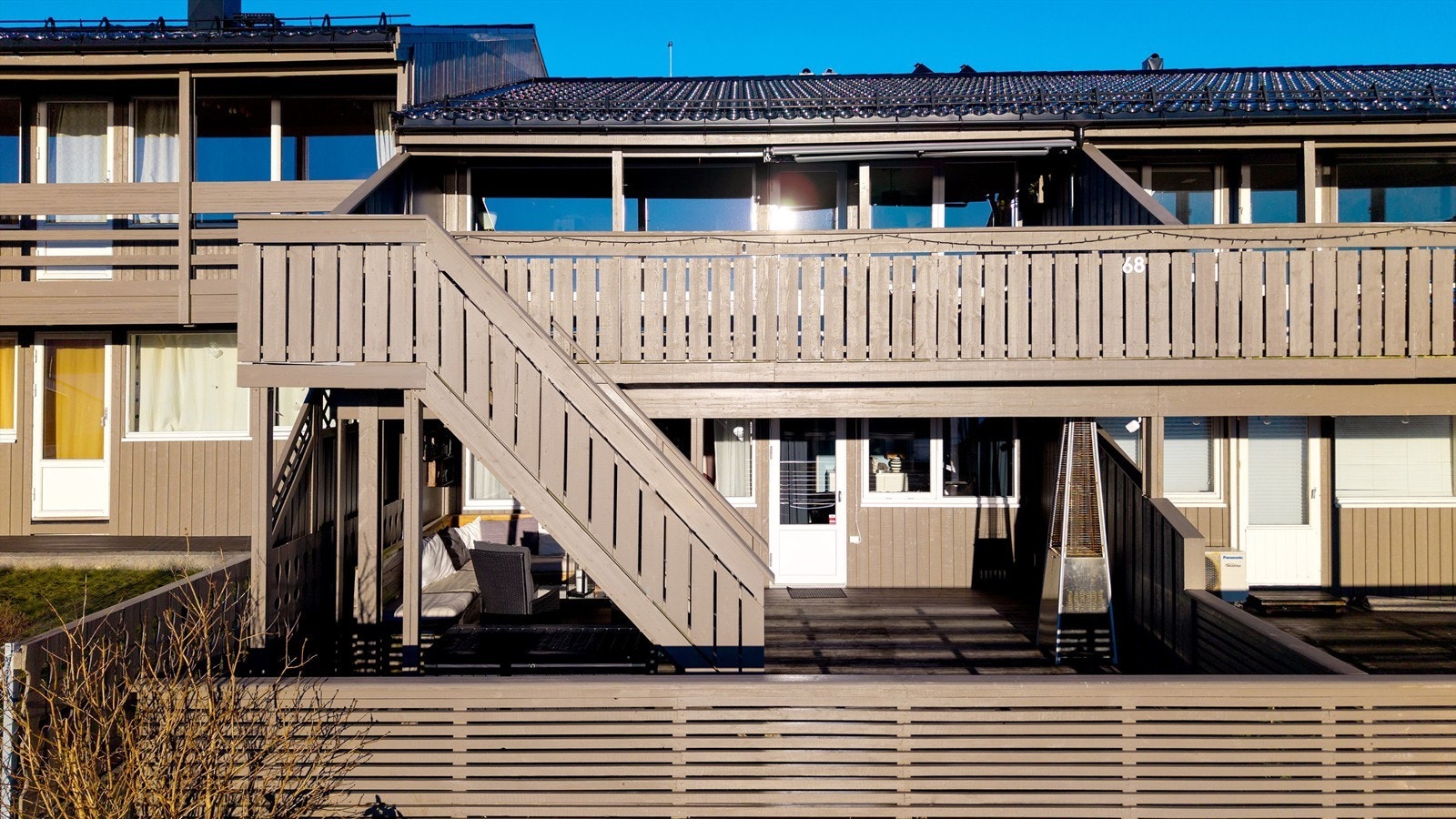 Rekkehuset har flott beliggenhet i et godt etablert boligområde på Hatlane Galleribilde