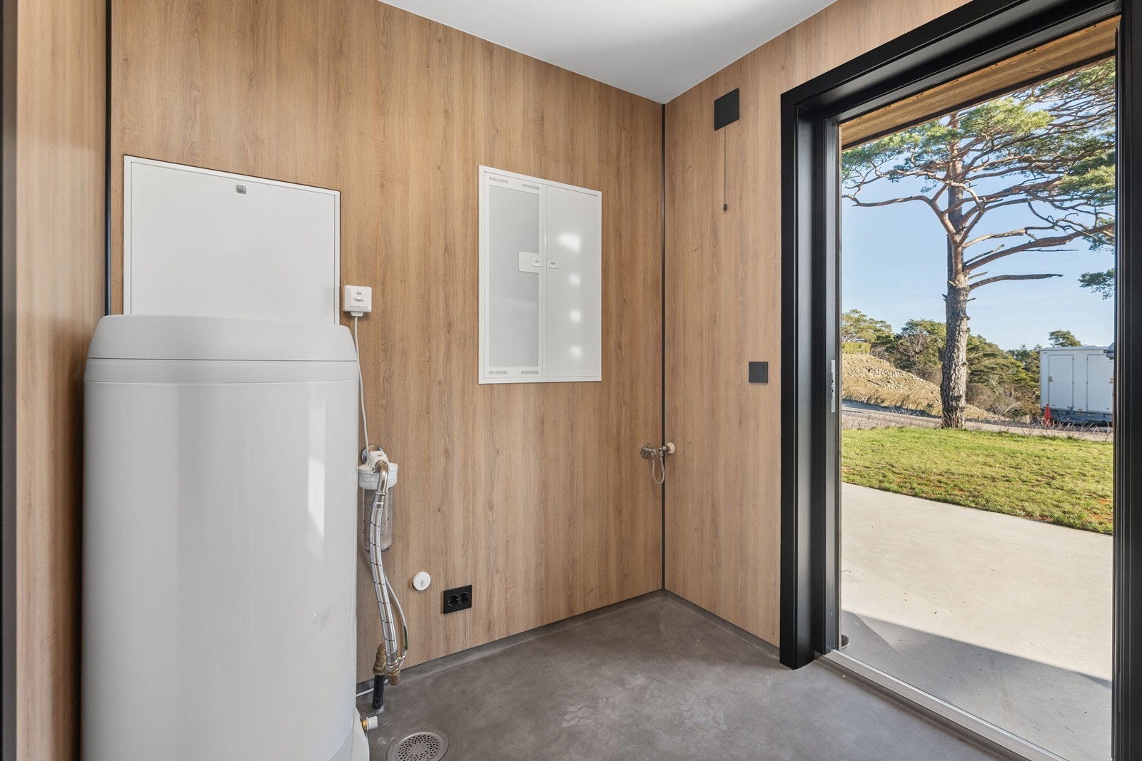 Videre på venstre side, bod/bi-inngang Galleribilde