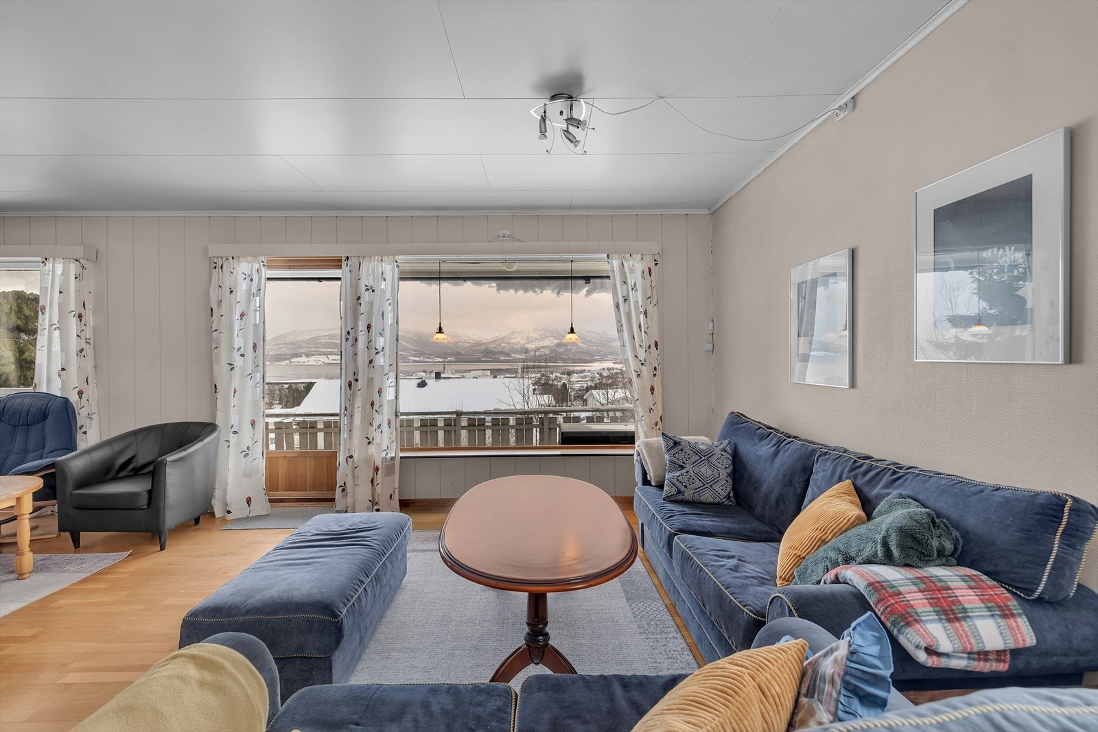 Fin østvendt utsikt mot fjorden Galleribilde