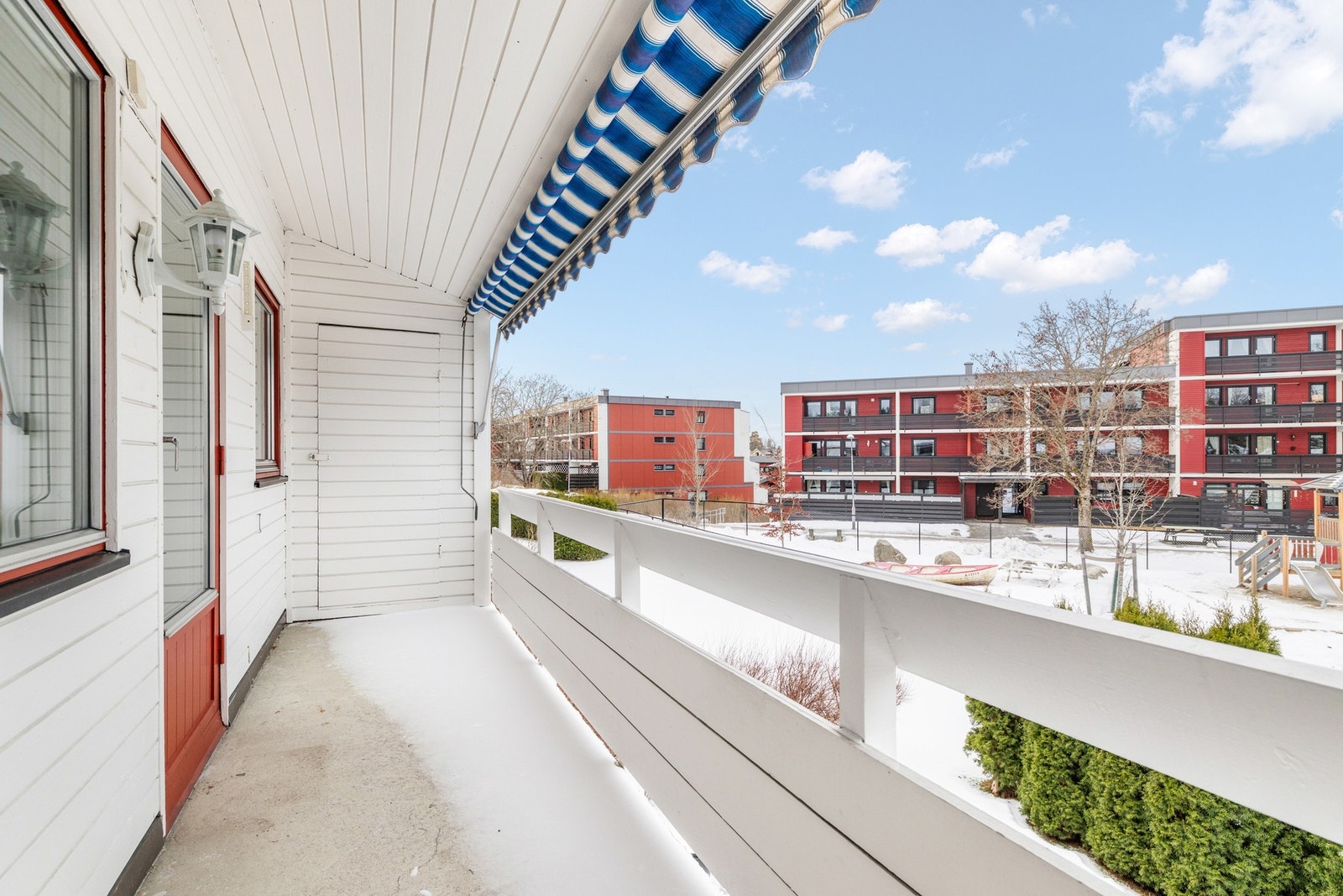 3-roms andelsleilighet beliggende i 2. etasje. Praktisk bod i tilknytning til balkongen. Galleribilde