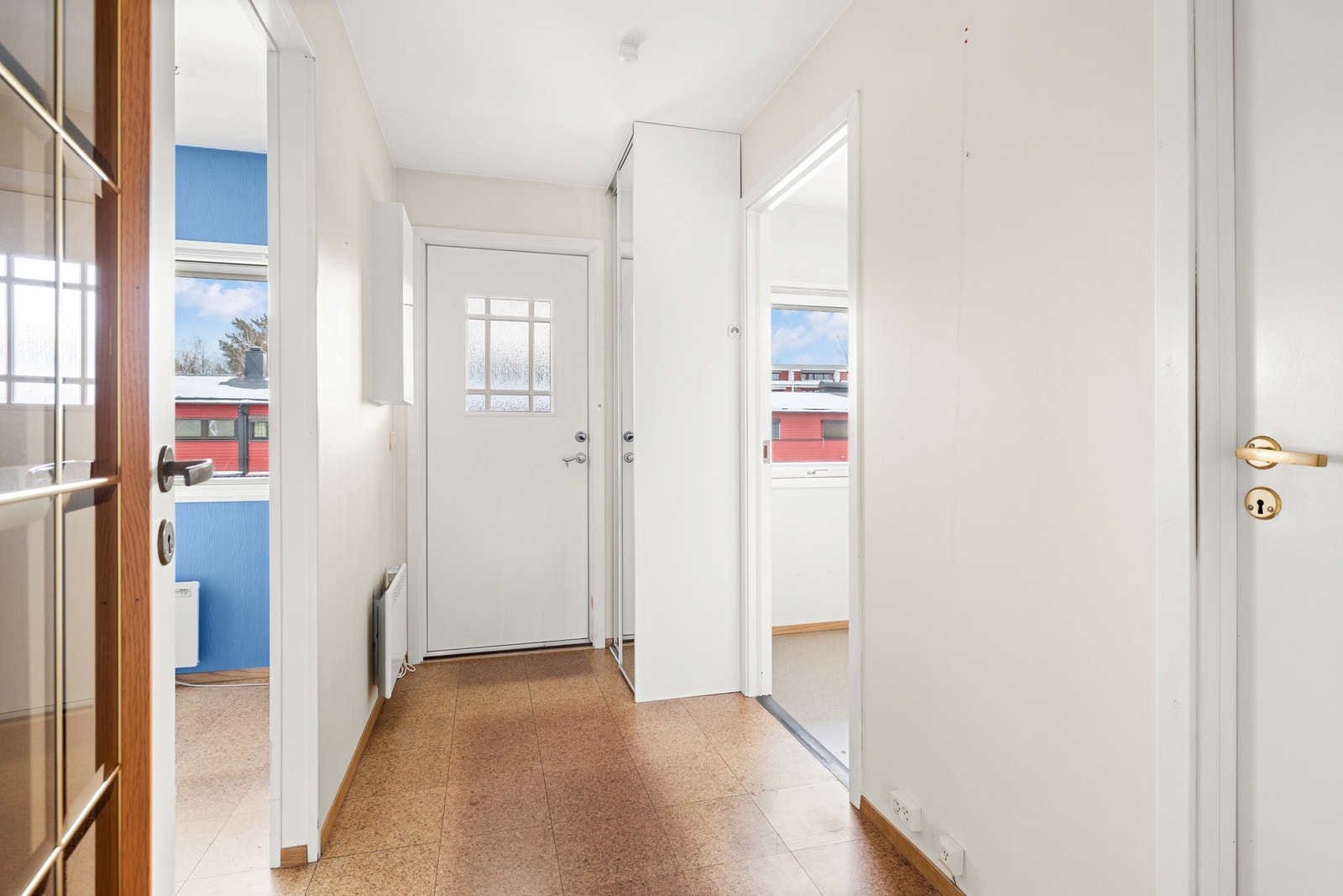 Entré som tar deg videre til leilighetens øvrige rom. Galleribilde