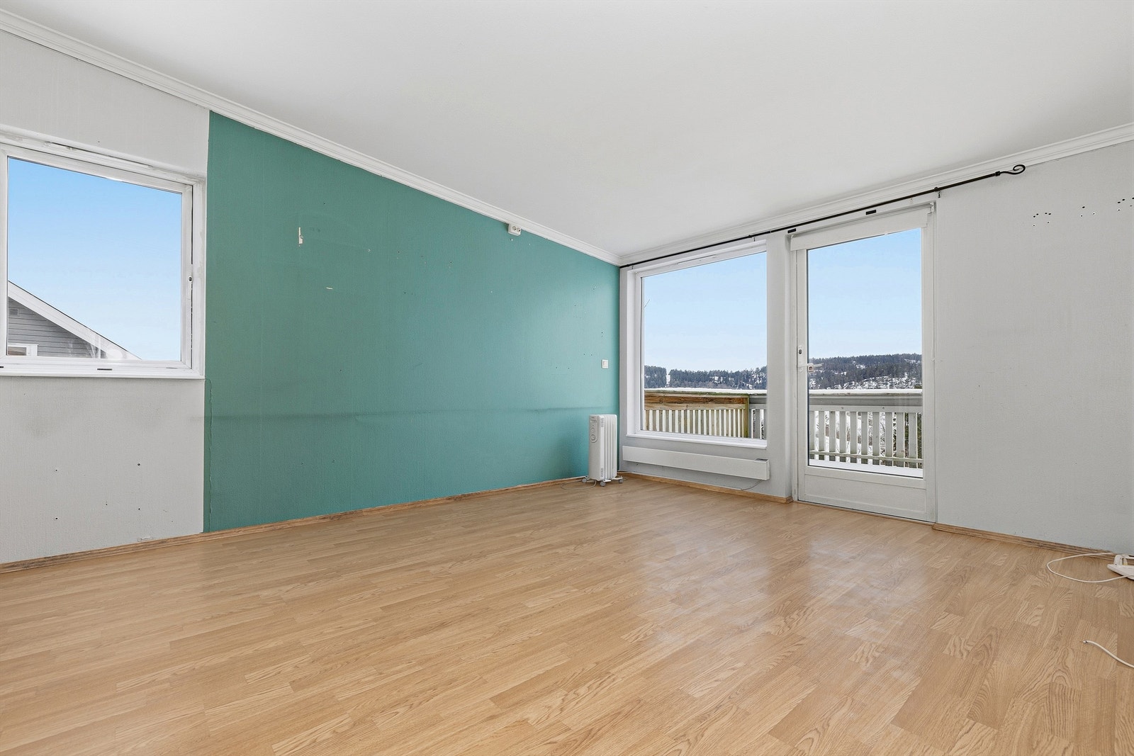 Leiligheten ligger på enden og har gode lysforhold Galleribilde