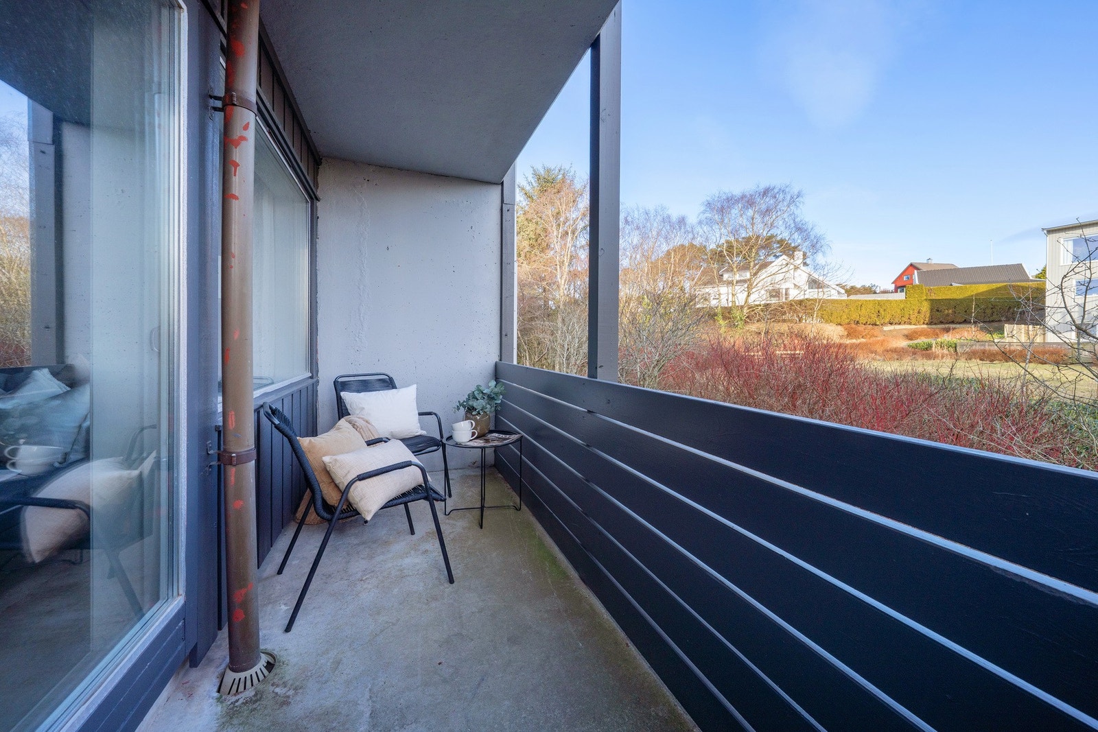 Balkongen grenser til et friområde. Galleribilde