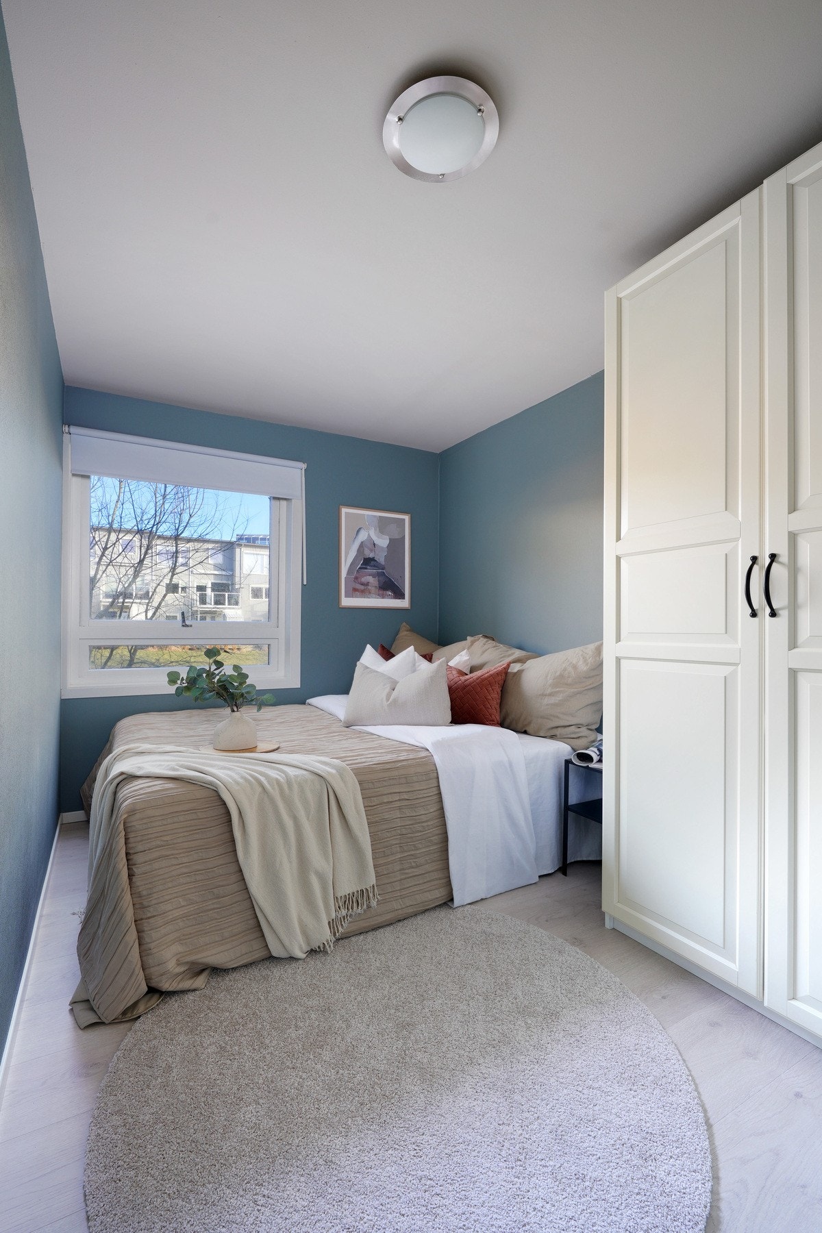 Hovedsoverom med god plass til seng og garderobeskap. Galleribilde