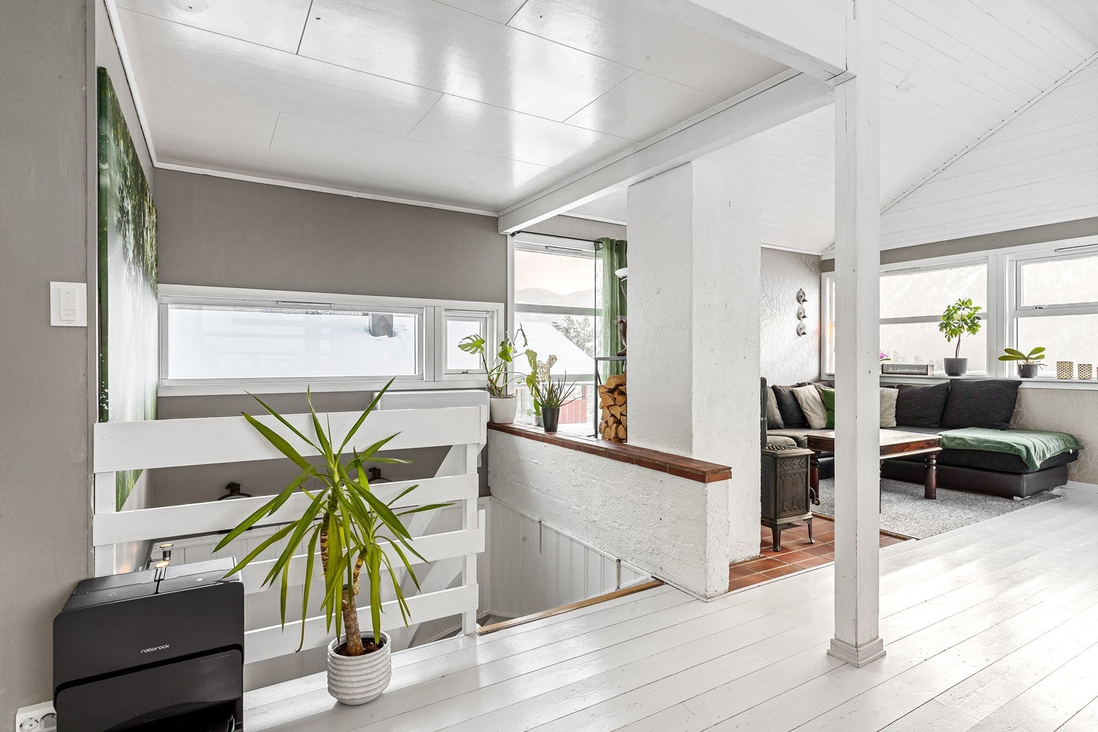 Her er det både vedovn og varmepumpe Galleribilde