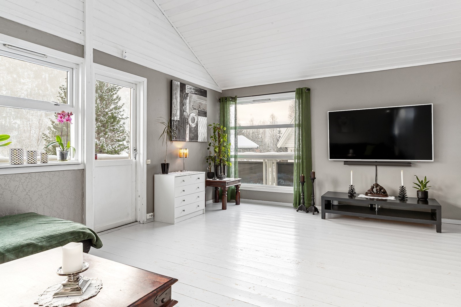 Godt med vinduer slipper inn rikelig med lys Galleribilde