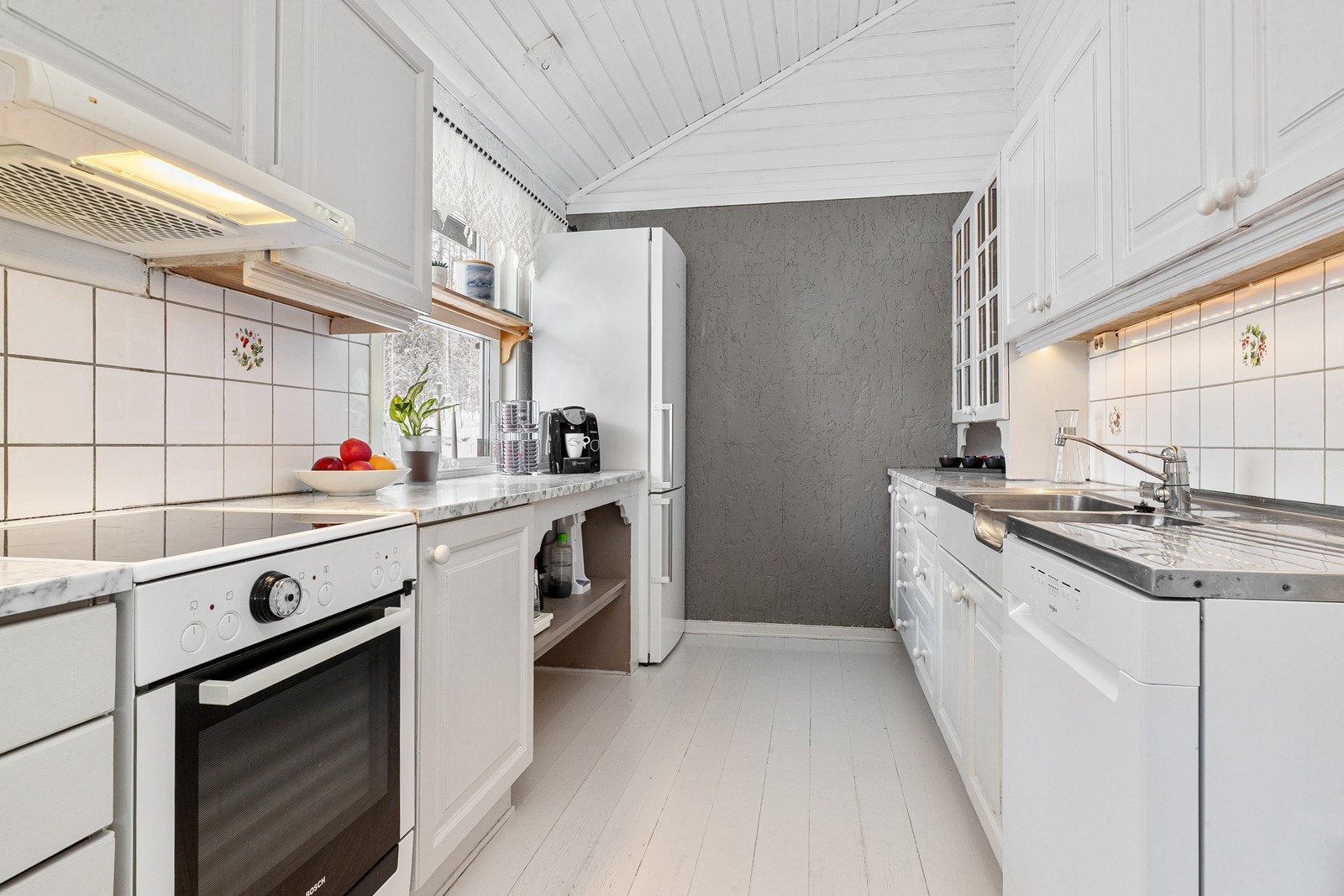 Kjøkkenet ligger i tilknytning til stuen Galleribilde