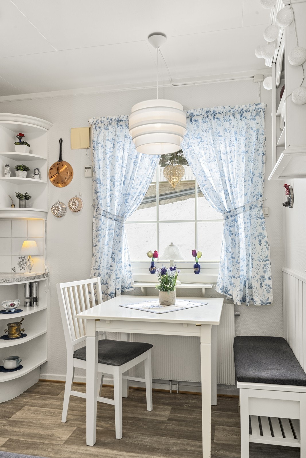 Egen spiseplass på kjøkkenet. Galleribilde