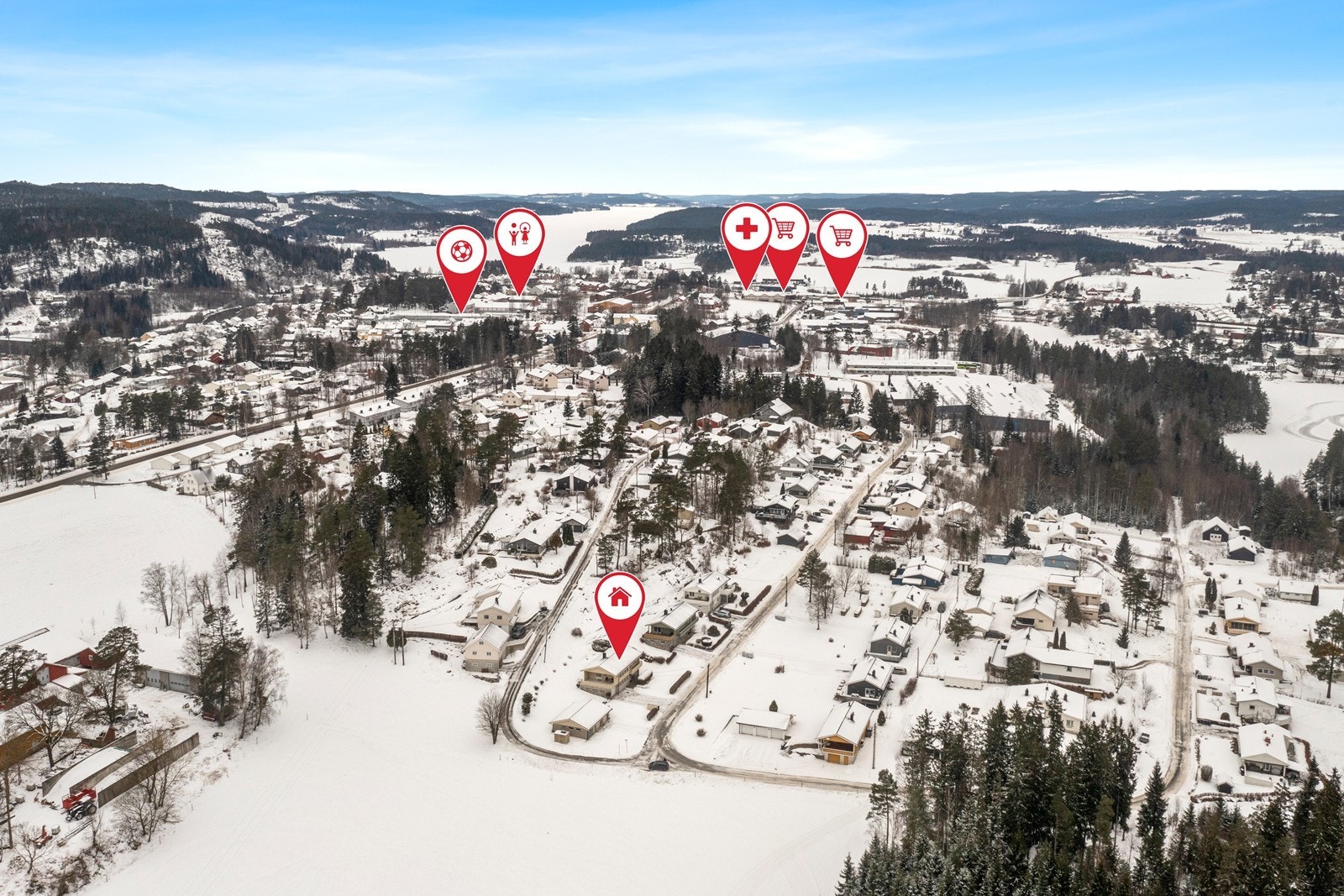 Eiendommen har en fin beliggenhet i et godt etablert boligfelt på Ørje Galleribilde