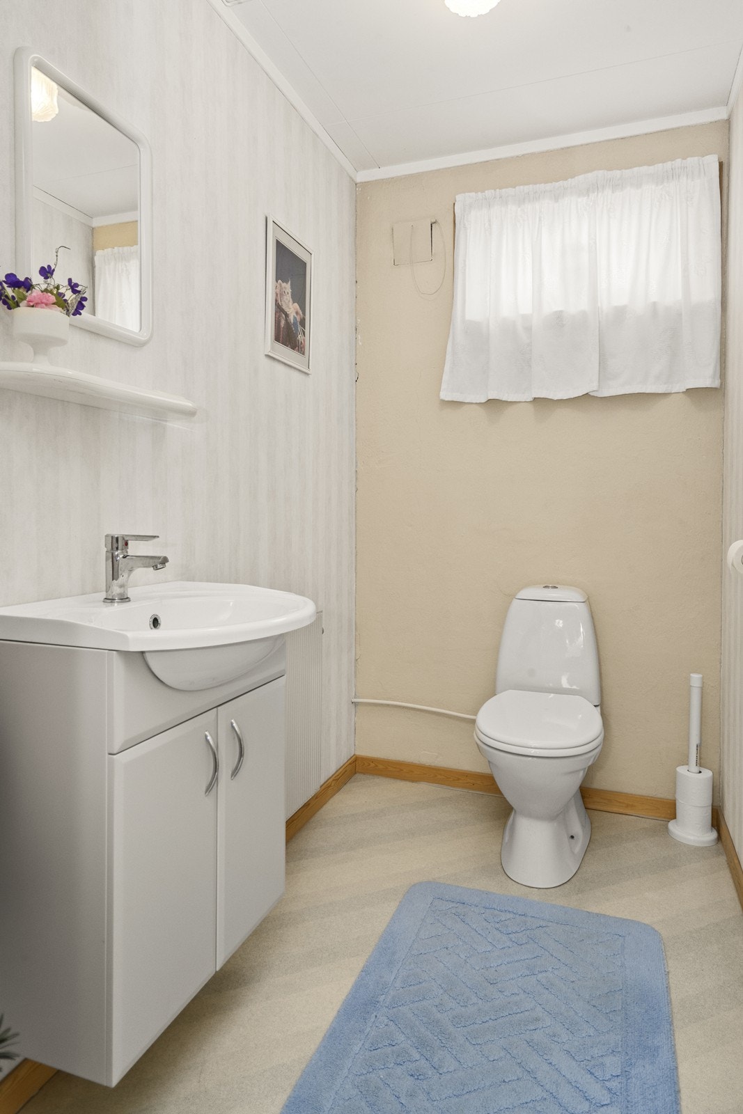 Toalettrom i underetasjen. Galleribilde