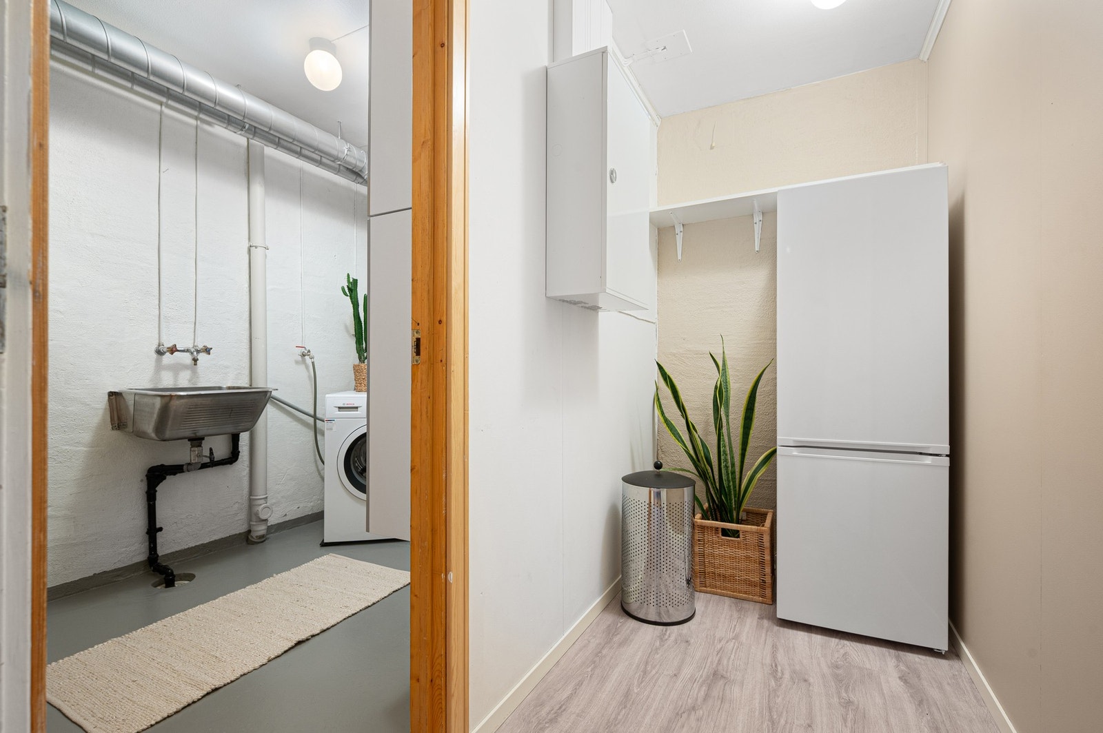 I sokkeletasjen finner man flere soverom, bad, praktisk separat WC, vaskerom og godt med lagringsplass. Galleribilde