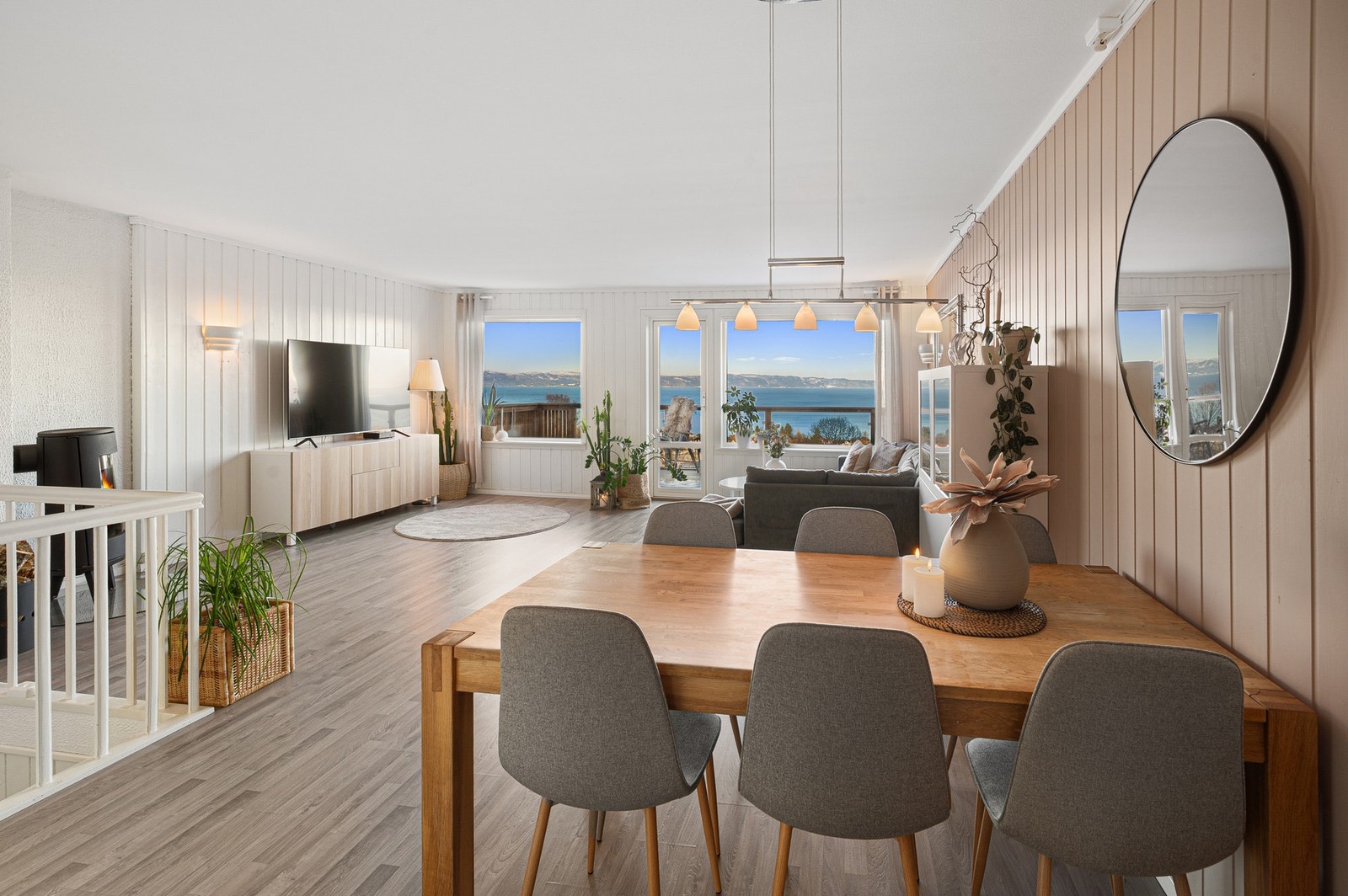 Romslig stue på ca. 38,9m² med ypperlige møbleringsmuligheter. Galleribilde