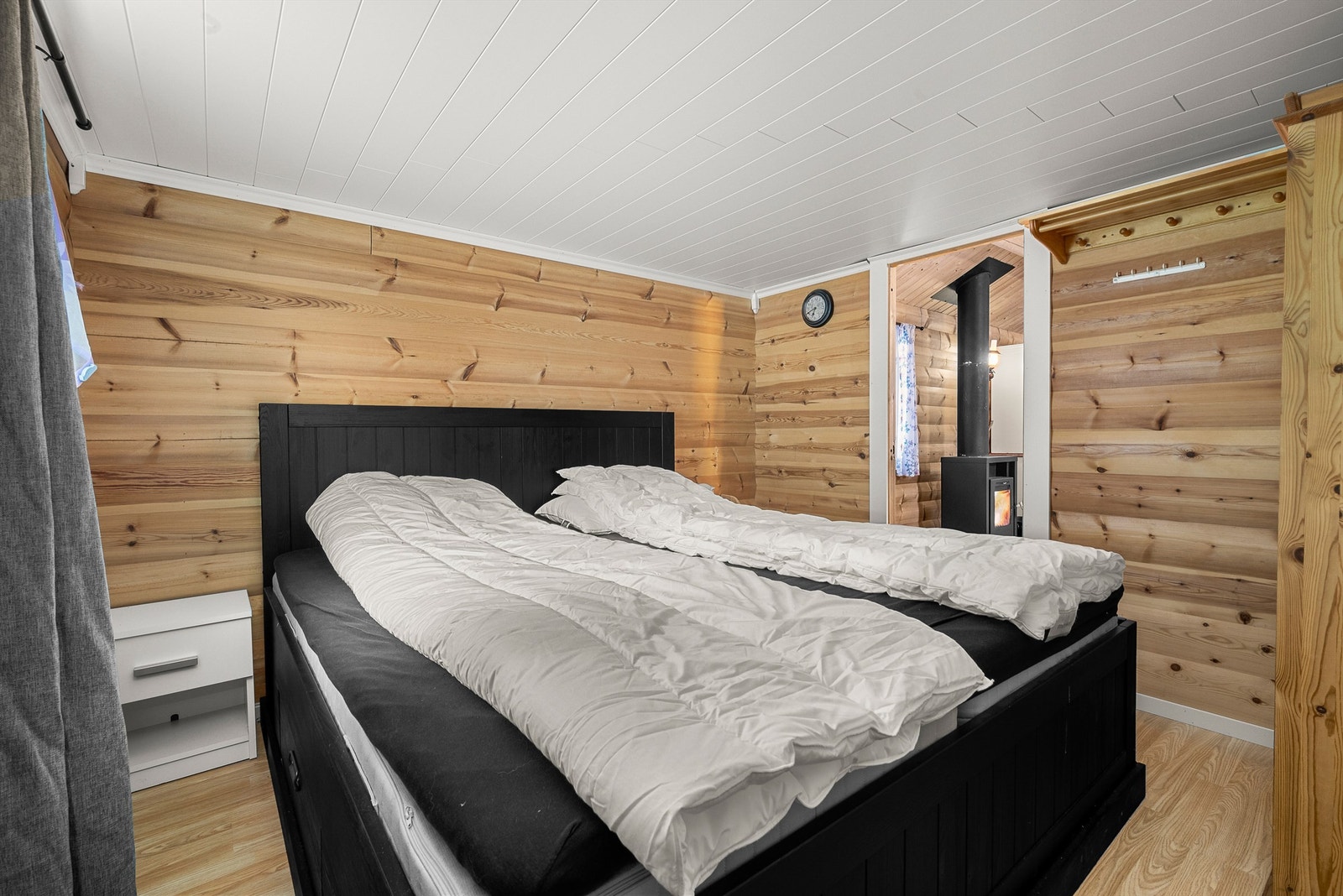 Koselig soverom med rolig atmosfære - perfekt for å trekke seg tilbake etter lange dager ute. Galleribilde