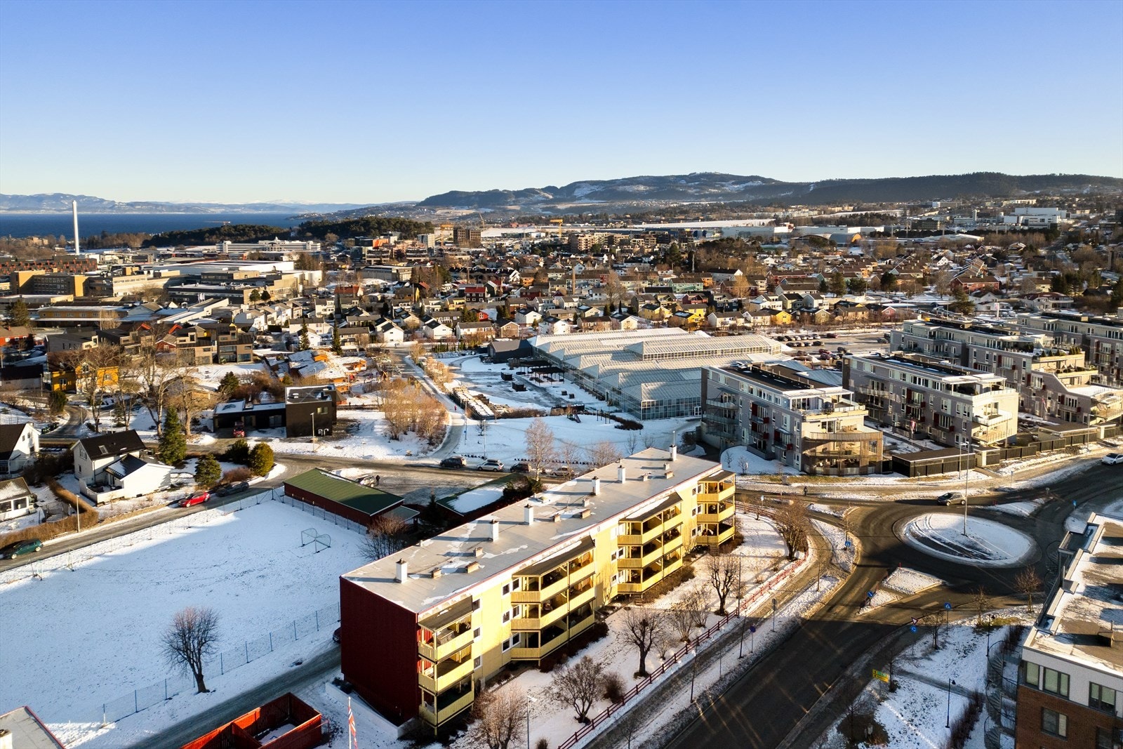 En liten spasertur unna ligger Baldershage senter med Rema 1000, apotek og restaurant. Galleribilde