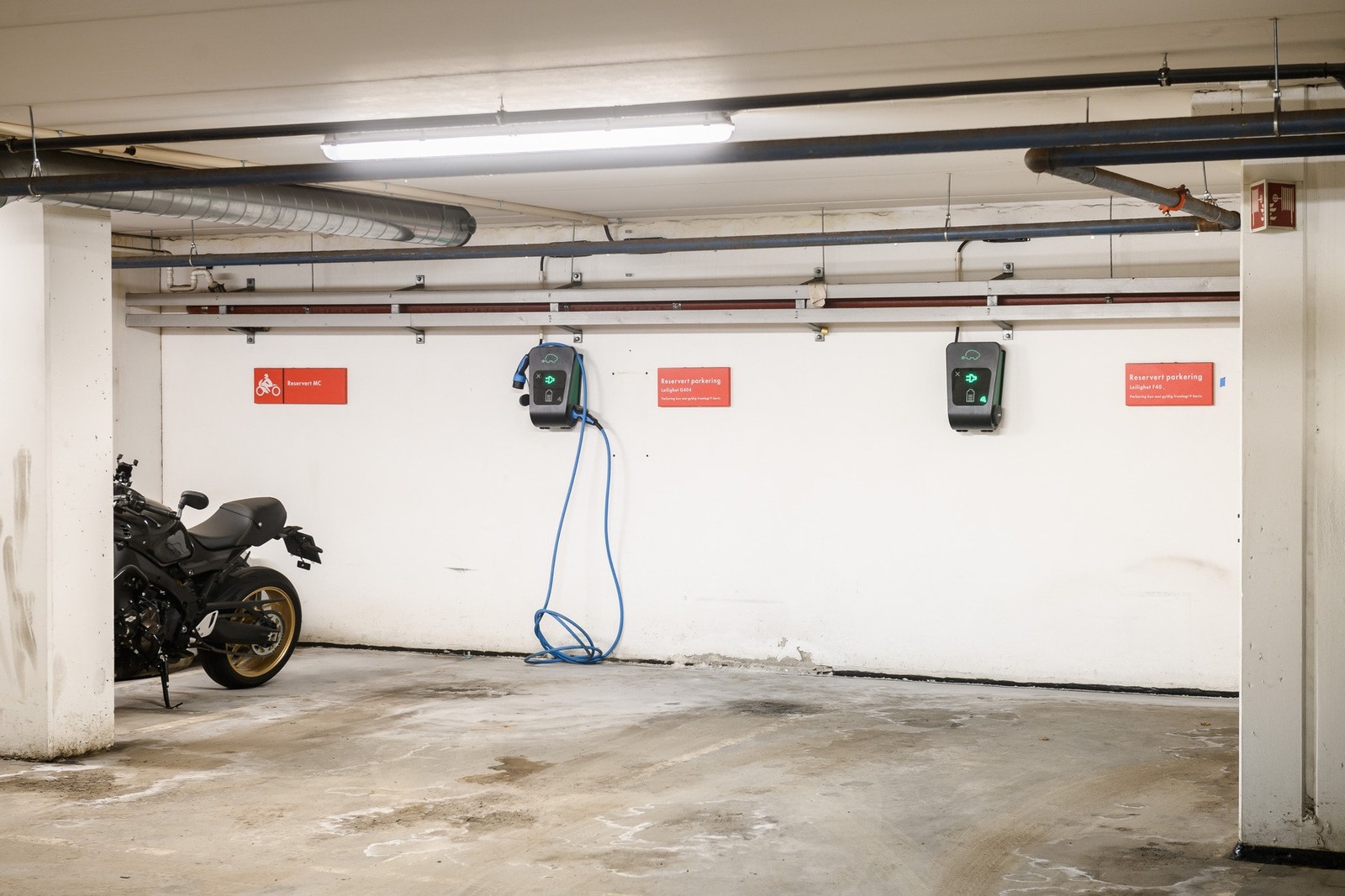 Mulighet for å overta eiers leieavtale i Ringnes Park rett over gaten. Se eget punkt om parkering. Galleribilde