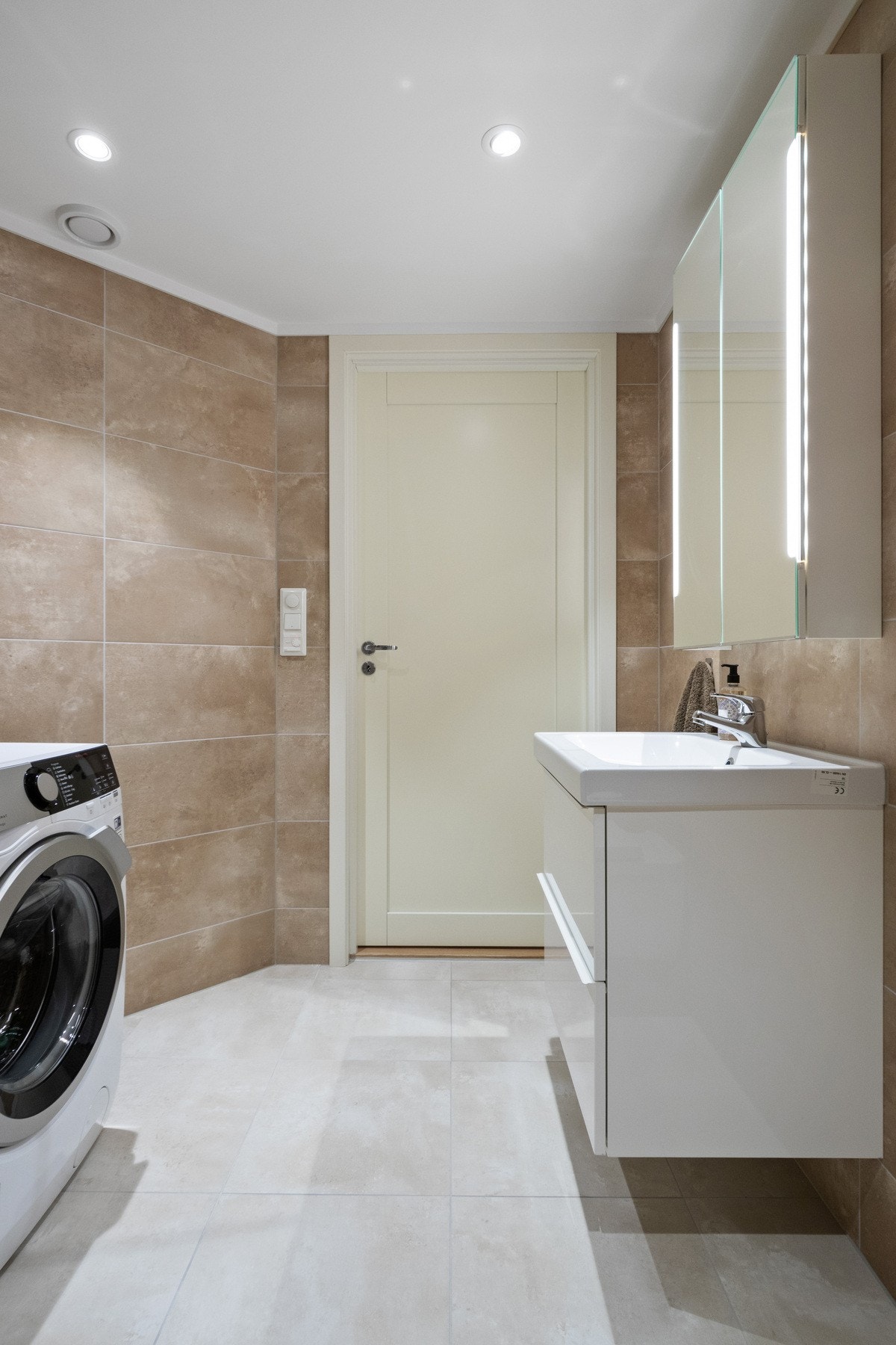 Badet har opplegg for vaskemaskin. Galleribilde