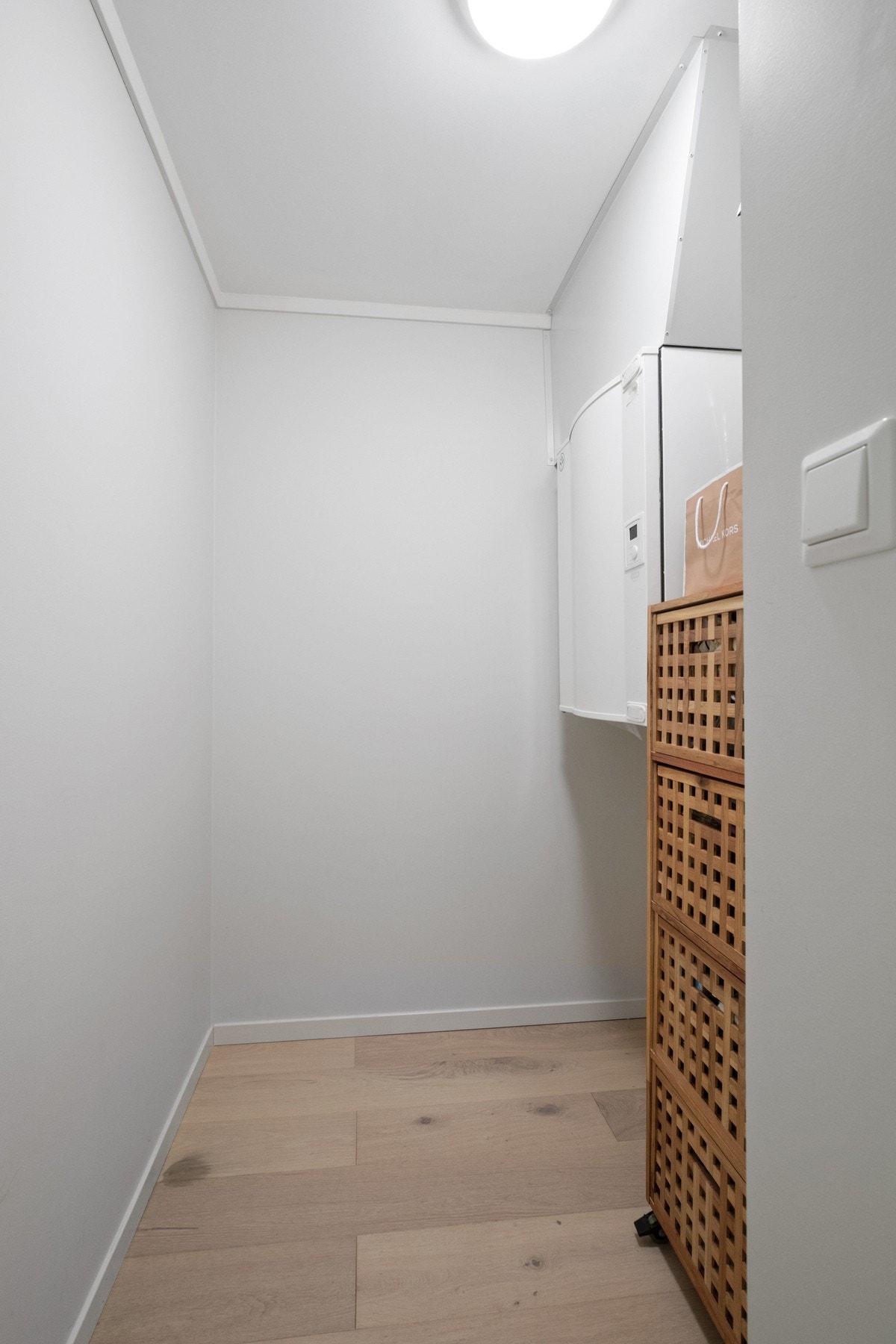 I tilknytning til gangen finner du en praktisk bod med god plass til oppbevaring av yttertøy, sko og annet utstyr. Galleribilde