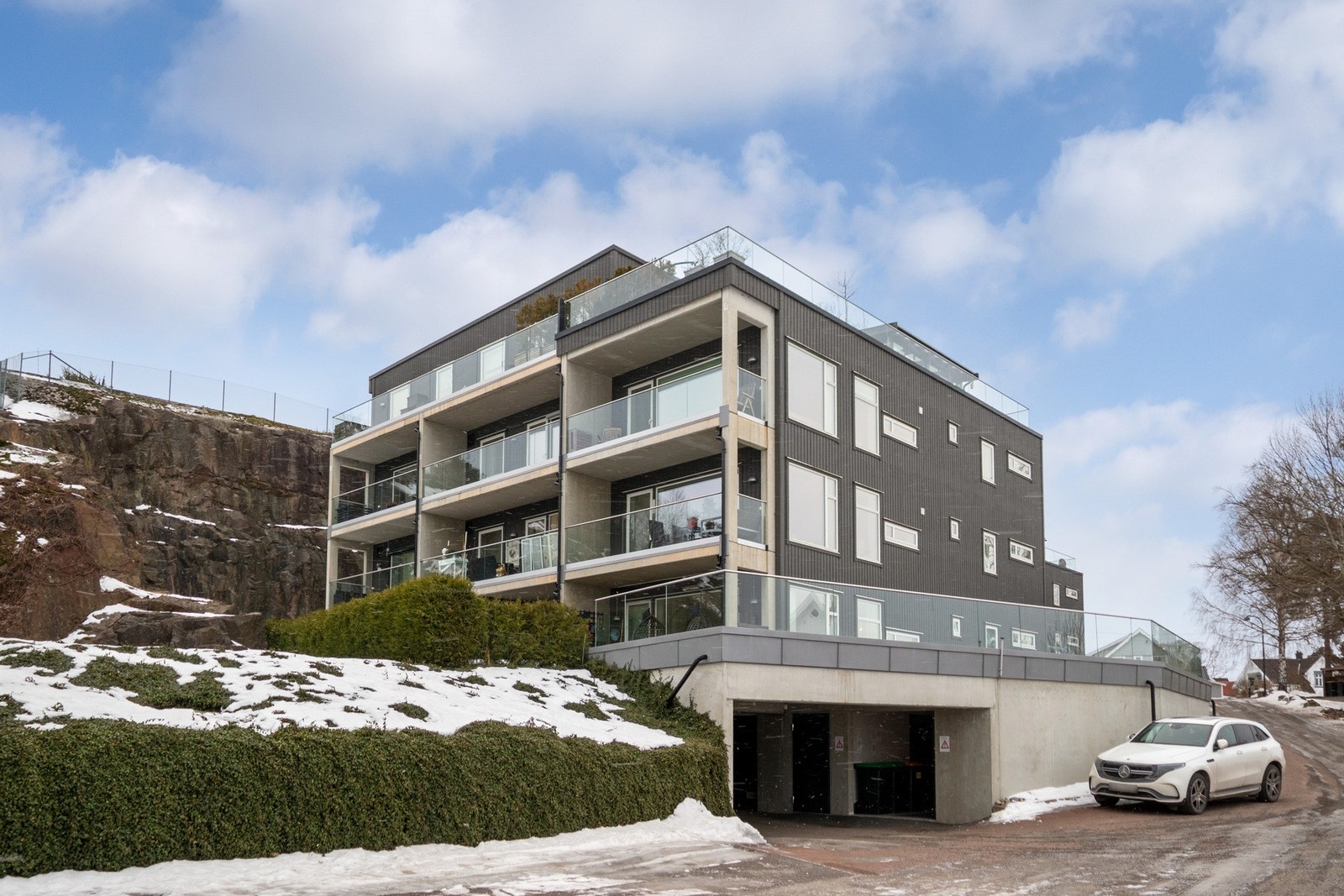 Leiligheten ligger i et landlig og meget barnevennlig boligområde på Herstad i Færder kommune. Galleribilde