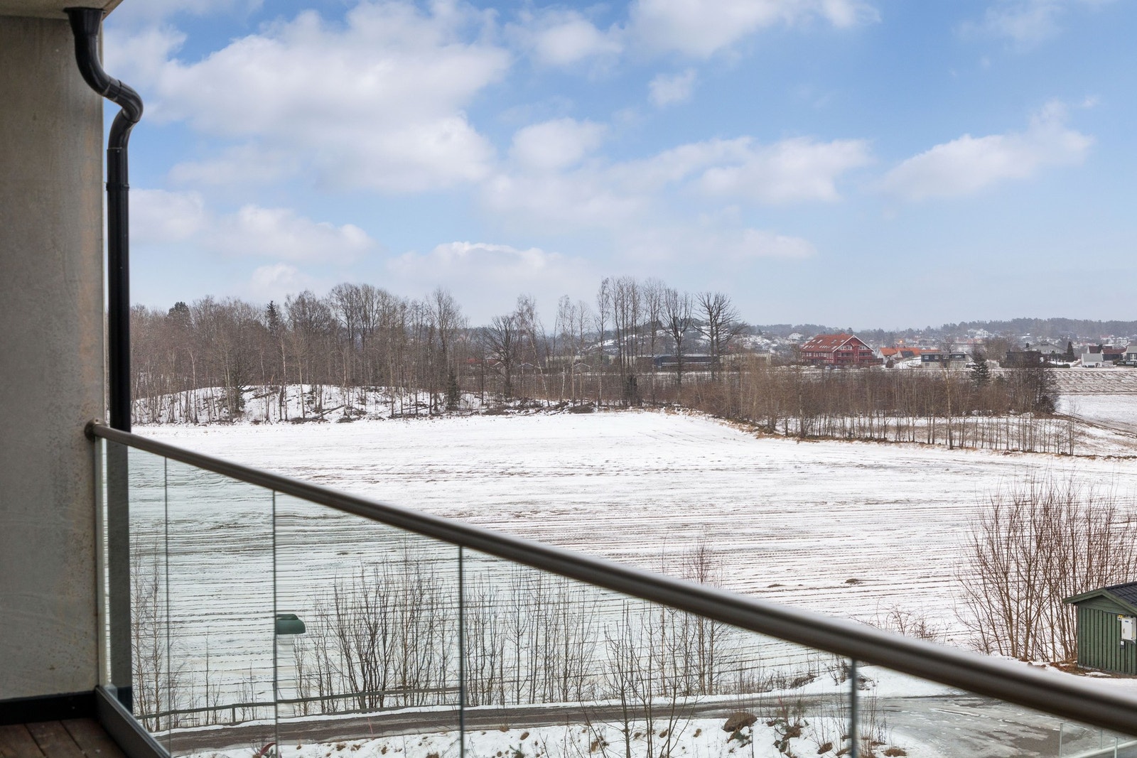 Her er det gode solforhold gjennom dagen og fin utsikt over området. Galleribilde