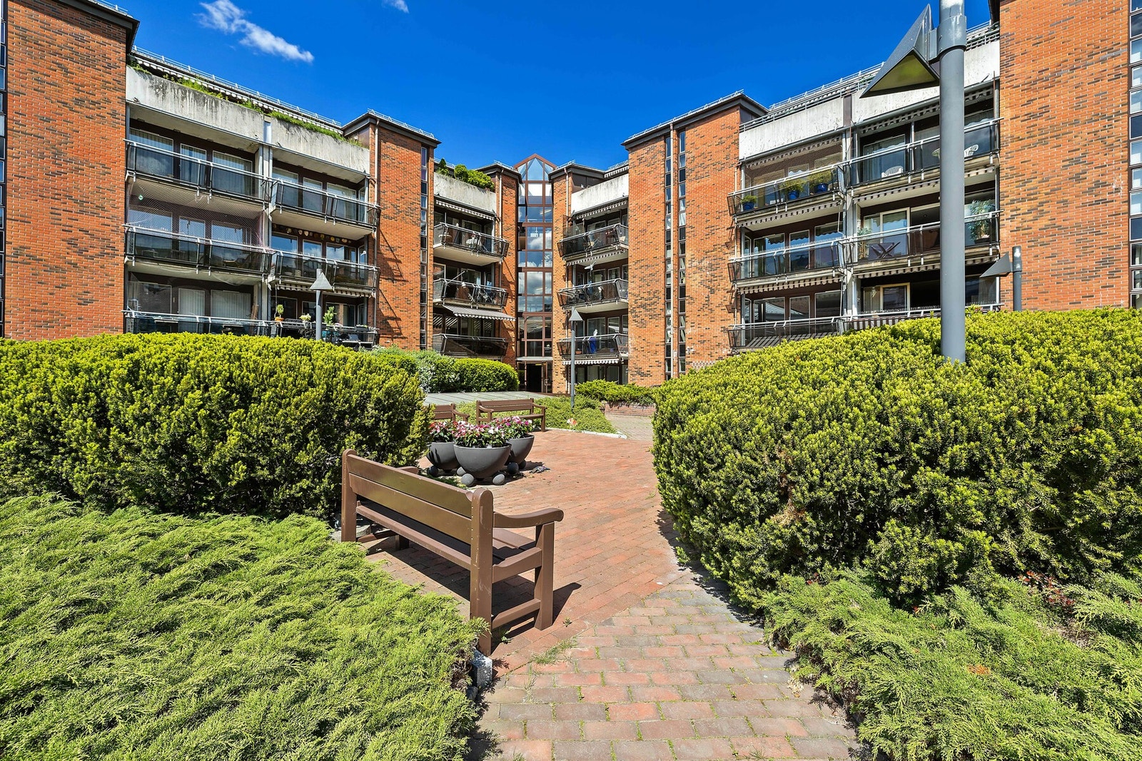 Flott opparbeidet bakgård Galleribilde