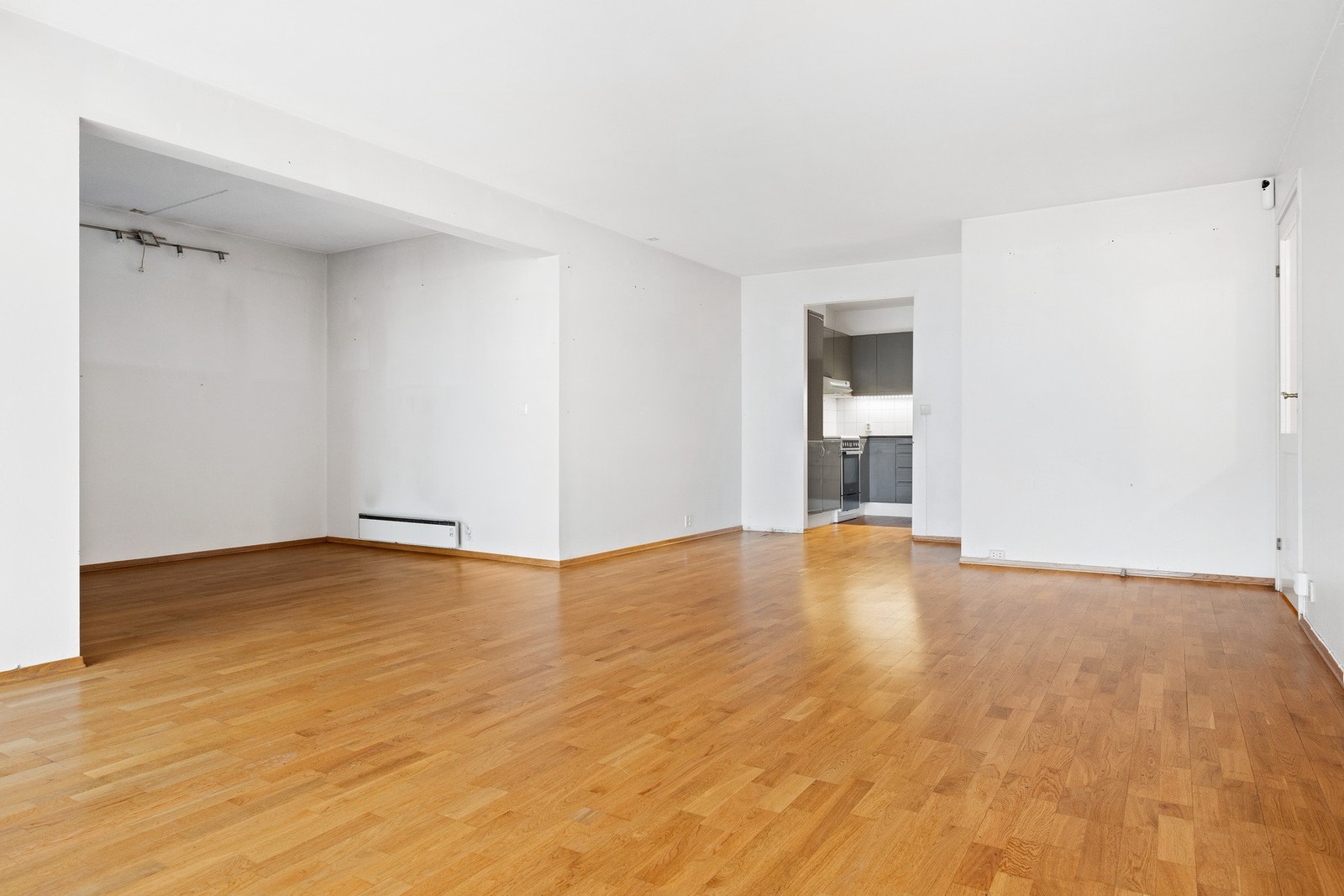 Romslig stue med god plass til flere soner Galleribilde