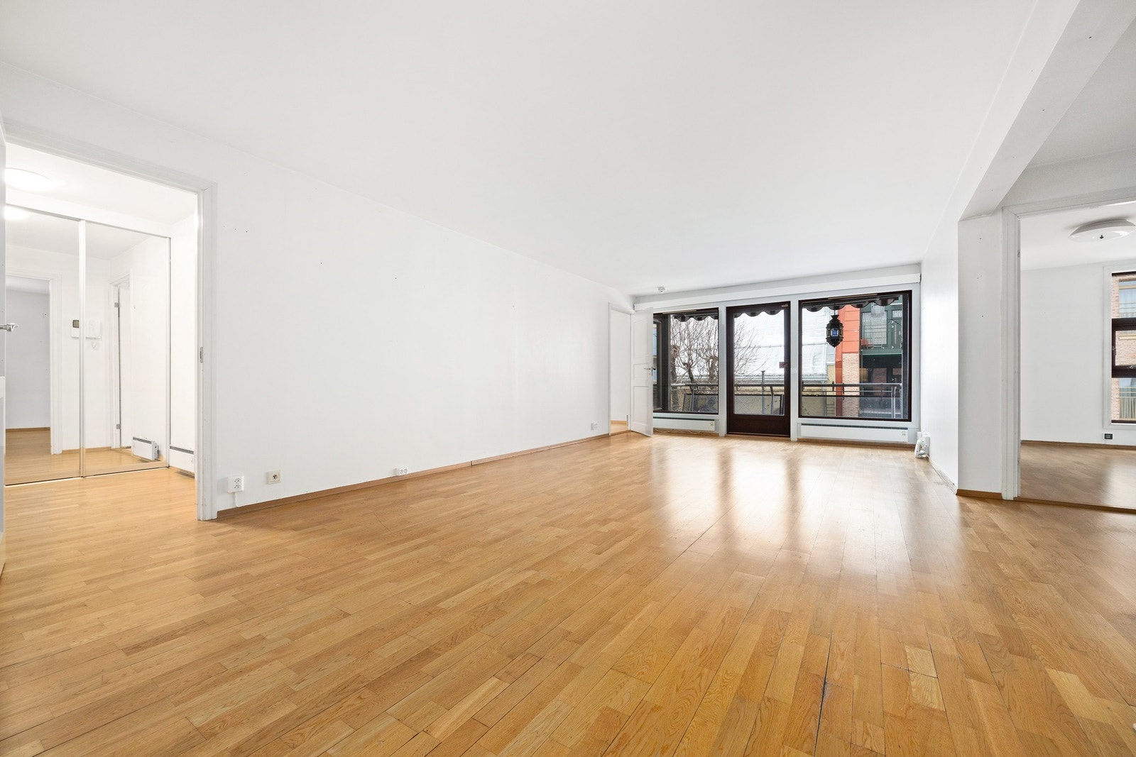 Stue med utgang til stor balkong på 8 kvm Galleribilde