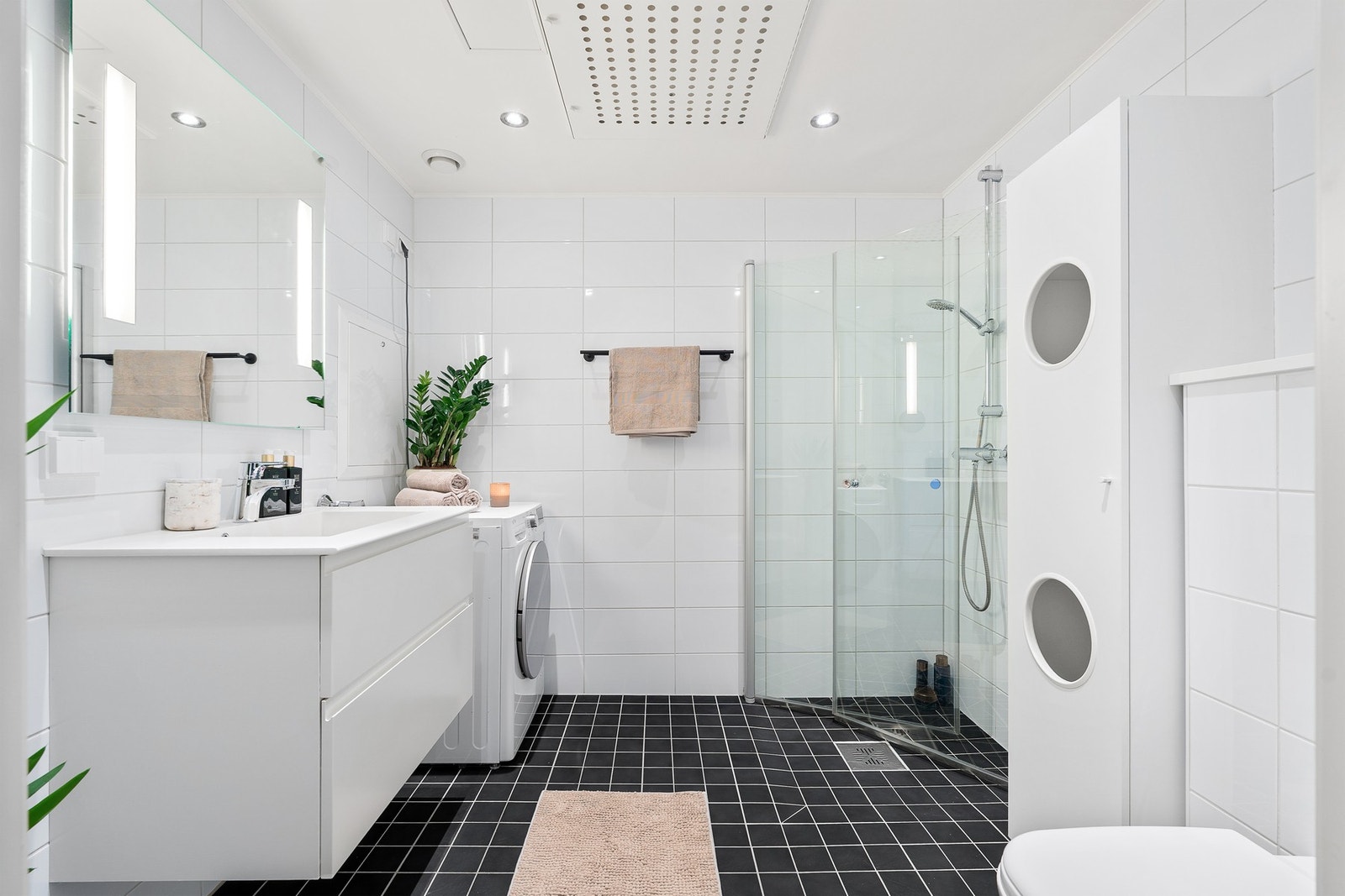 Lyst og flislagt bad på ca. 5,2 kvm. Galleribilde