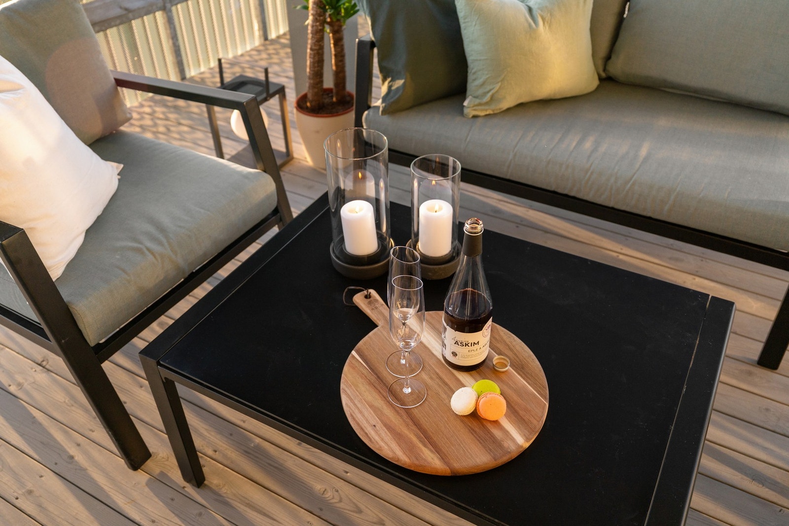 Balkongen er på hele 18 kvm og har god plass til en større sittegruppe. Galleribilde