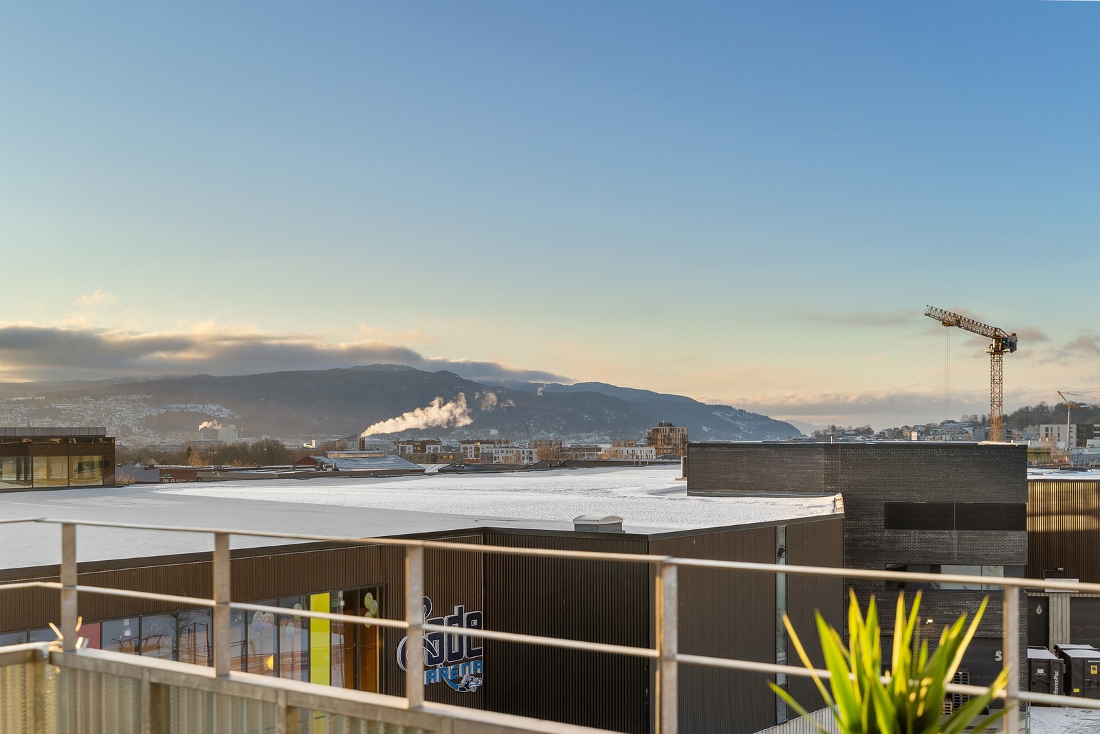 Mot vest har du utsikt til sentrum, Lilleby og Ladehammeren. Galleribilde