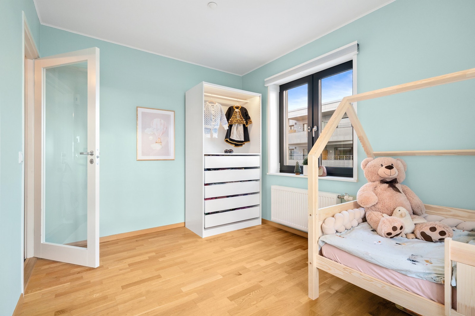 Soverom 2 er det største soverommet med sine 12 kvm. Galleribilde