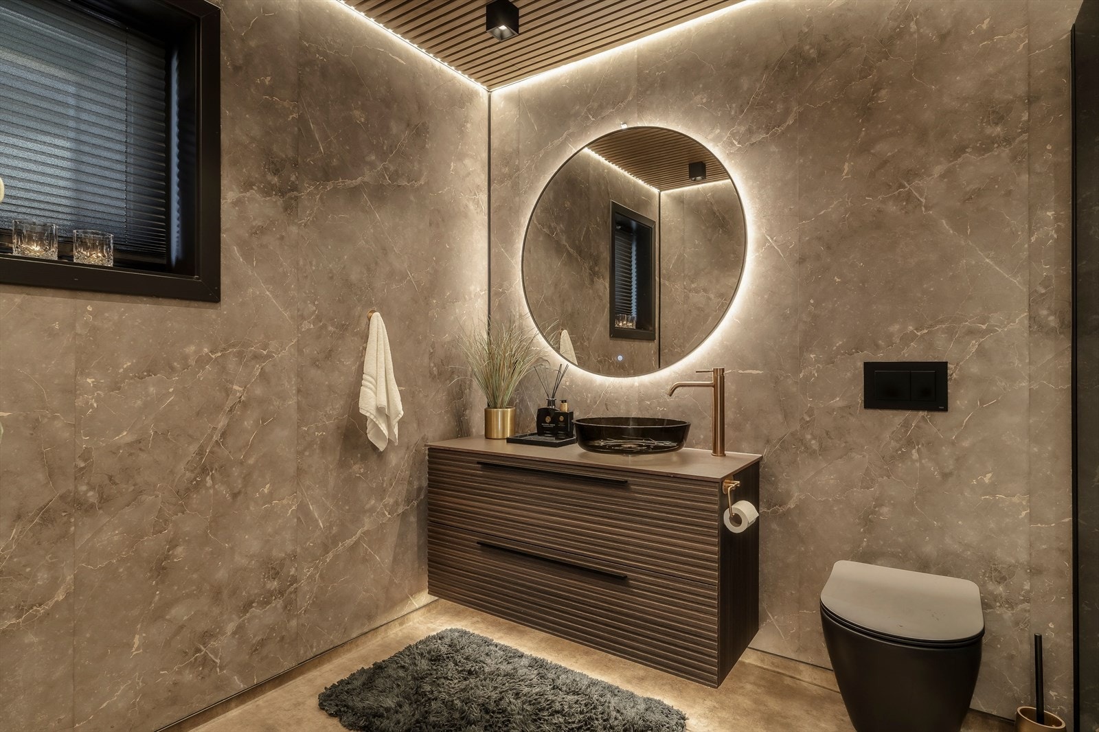 Badet er delikat og det er også her sorte, fine detaljer. Galleribilde