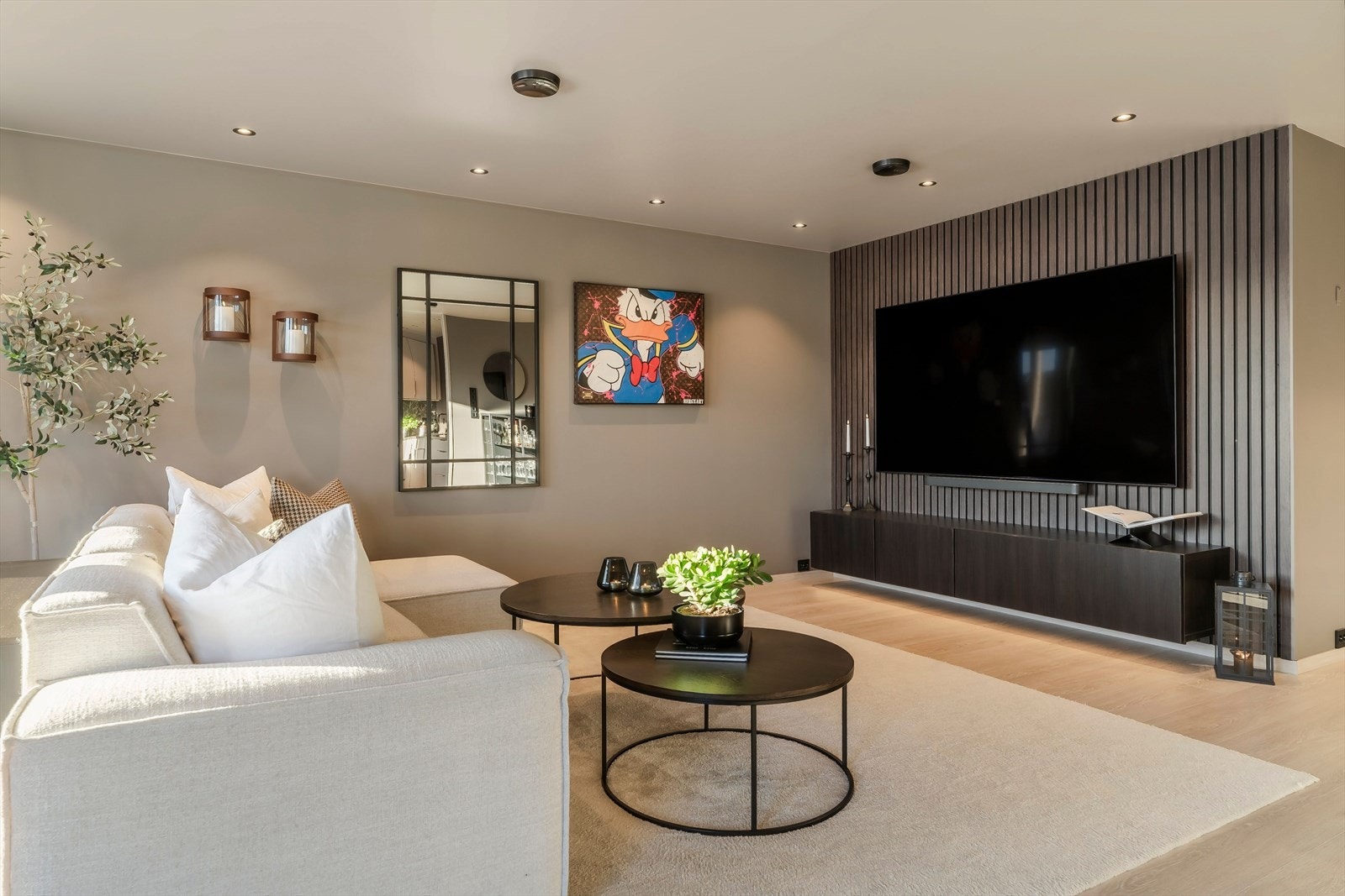 Det er også en sportsbod like utenfor døra som er svært praktisk lagringsplass. Galleribilde