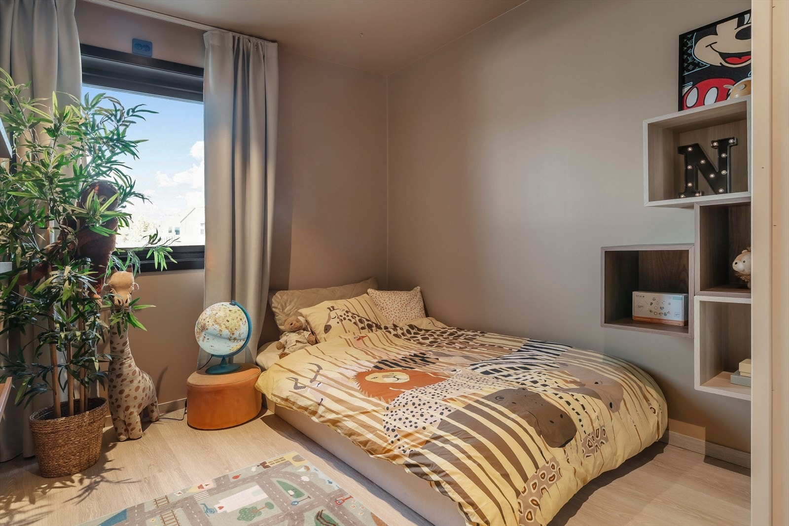 Det er totalt tre soverom i leiligheten. Galleribilde