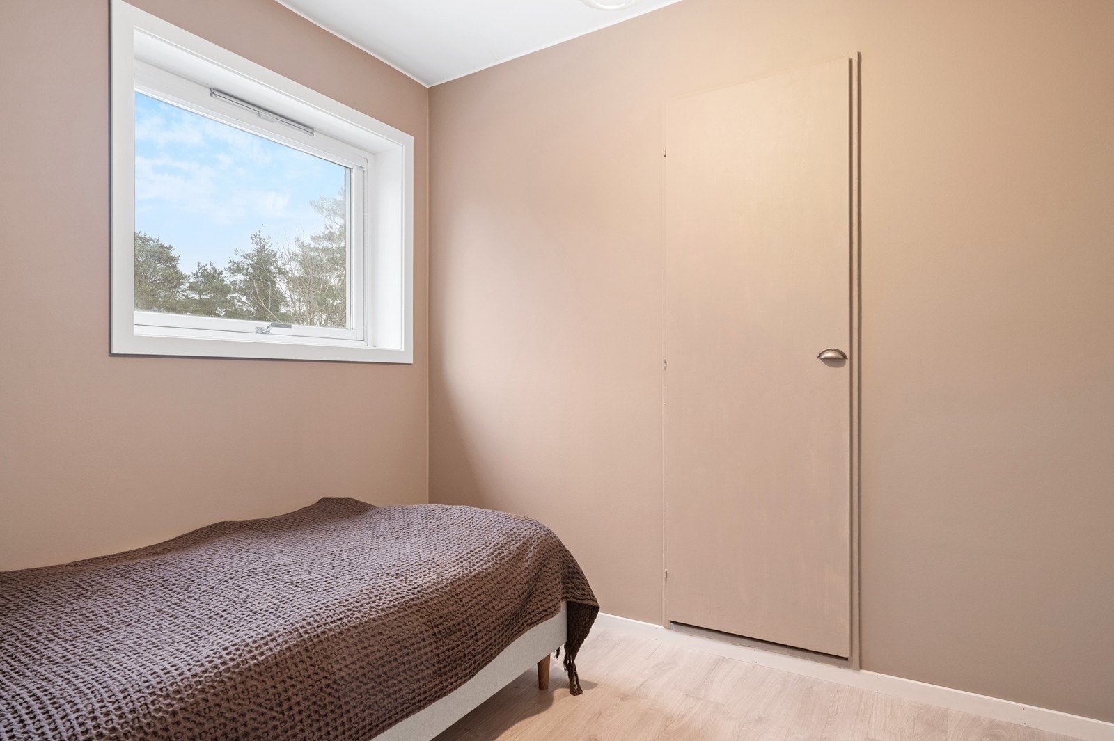 Soverommet har lyse overflater og et trivelig uttrykk Galleribilde