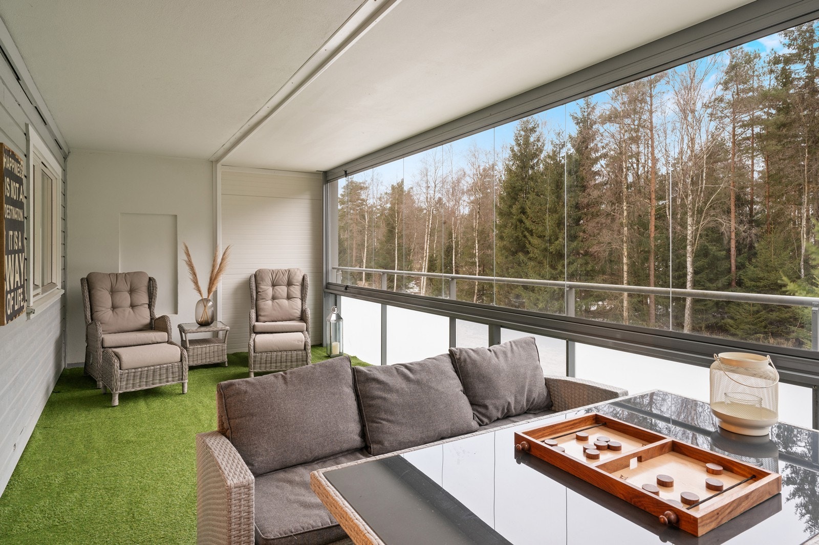 Balkong med plass til utemøbler - perfekt for rolige stunder ute Galleribilde