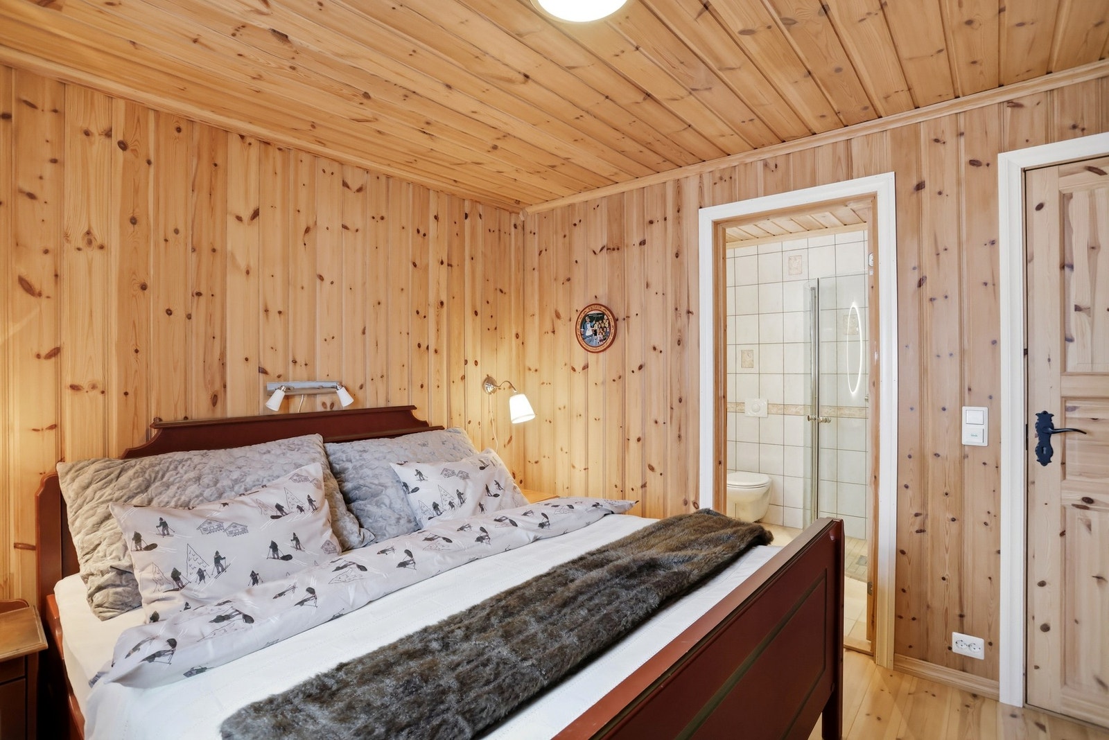 Hovedsoverommet har tilgang til eget bad Galleribilde