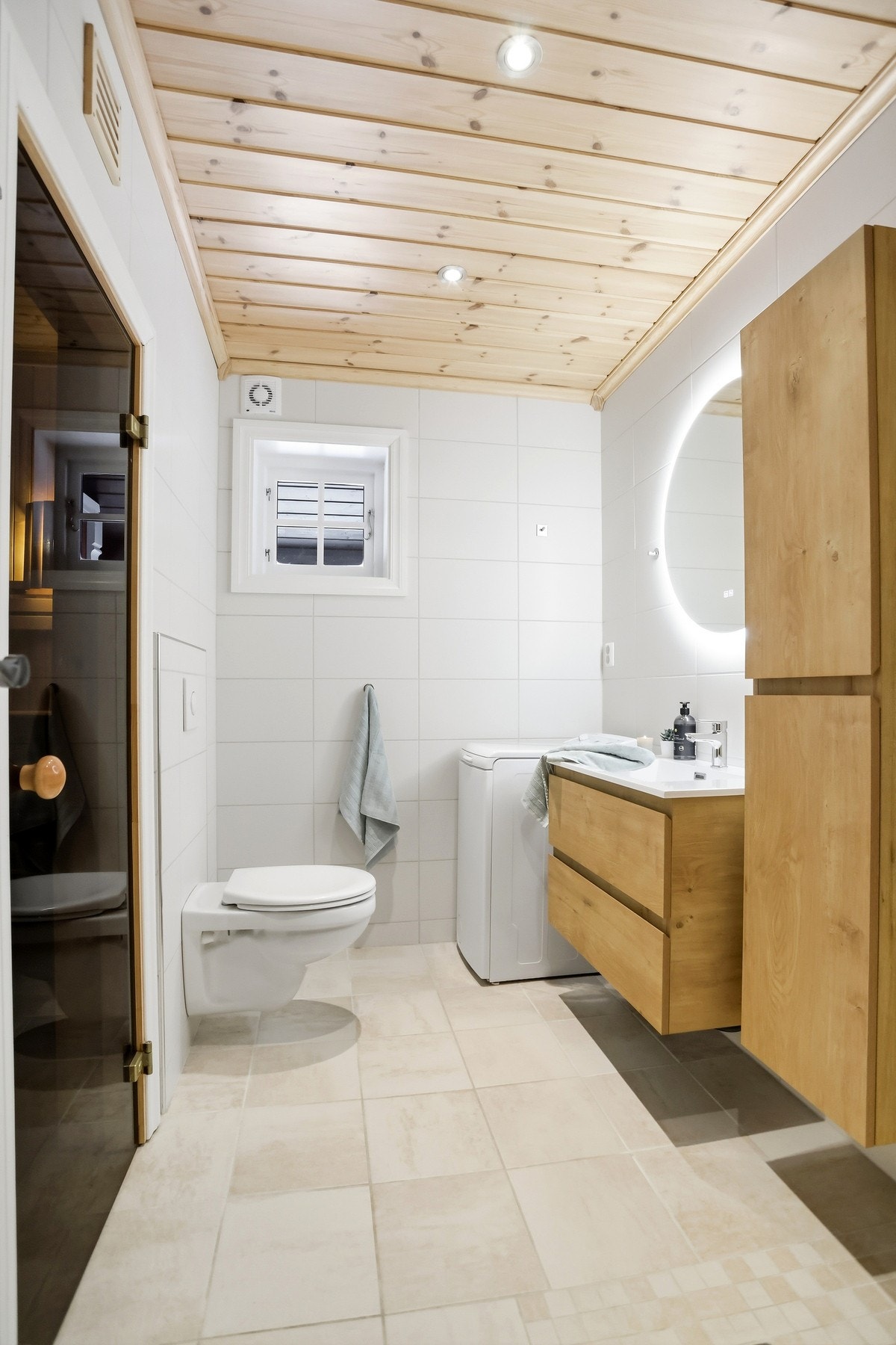 Hytta har 2 fine bad. Her er baderom I Galleribilde