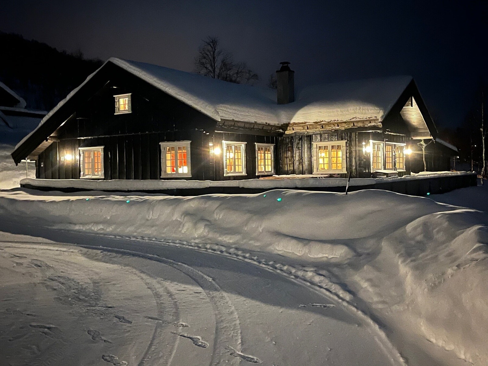 Hytta på kveldstid (selgers bilde) Galleribilde