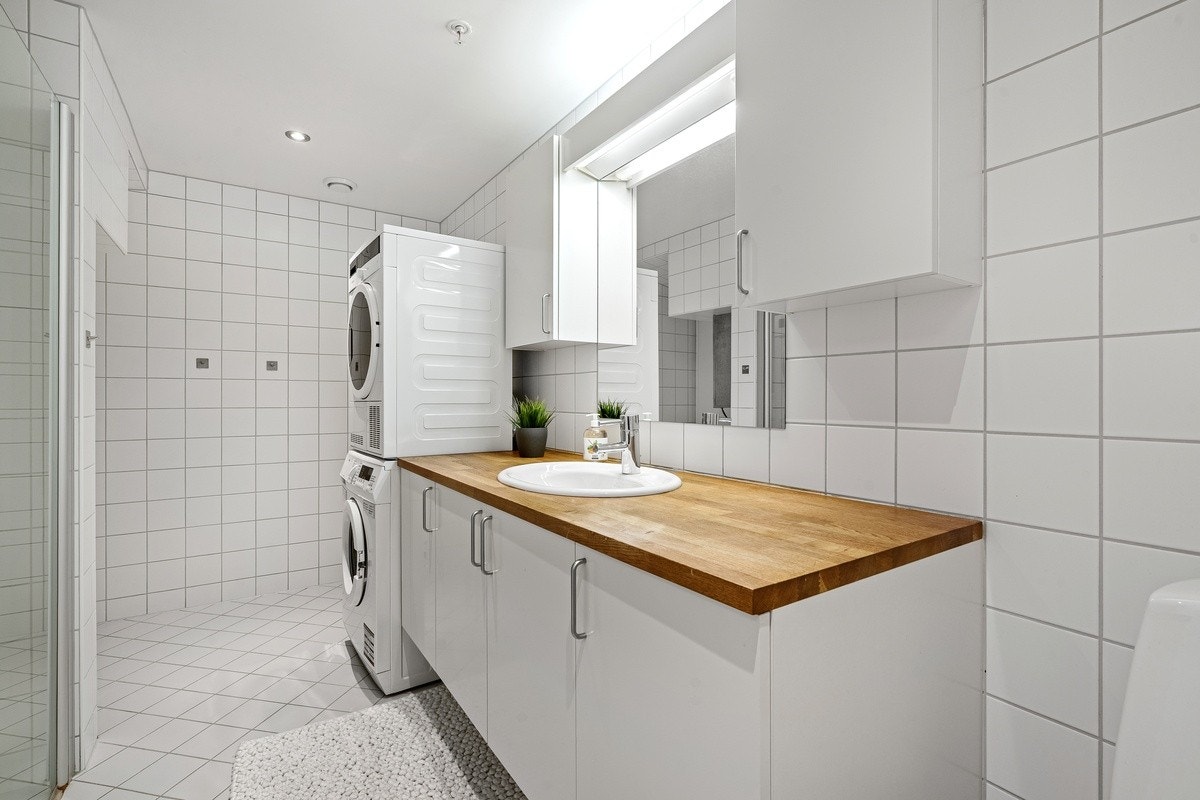 Opplegg for vaskemaskin/tørketrommel. Vannbåren gulvvarme i stue/kjøkken, gang og bad. Galleribilde