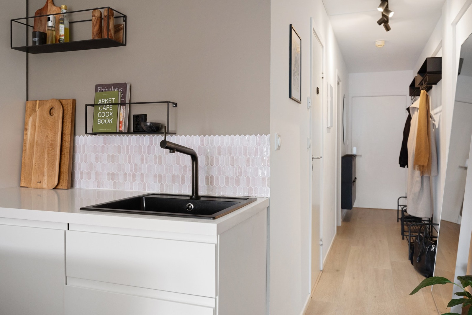 Sorte detaljer gir et stilfullt uttrykk. Galleribilde