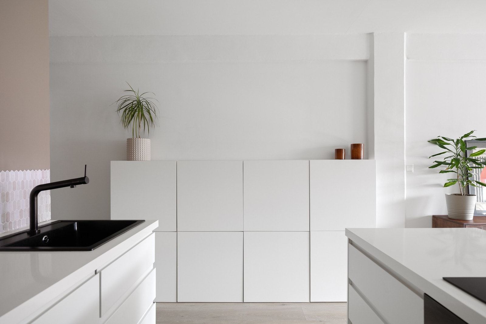 Praktisk ekstra oppbevaring i veggskap. Galleribilde