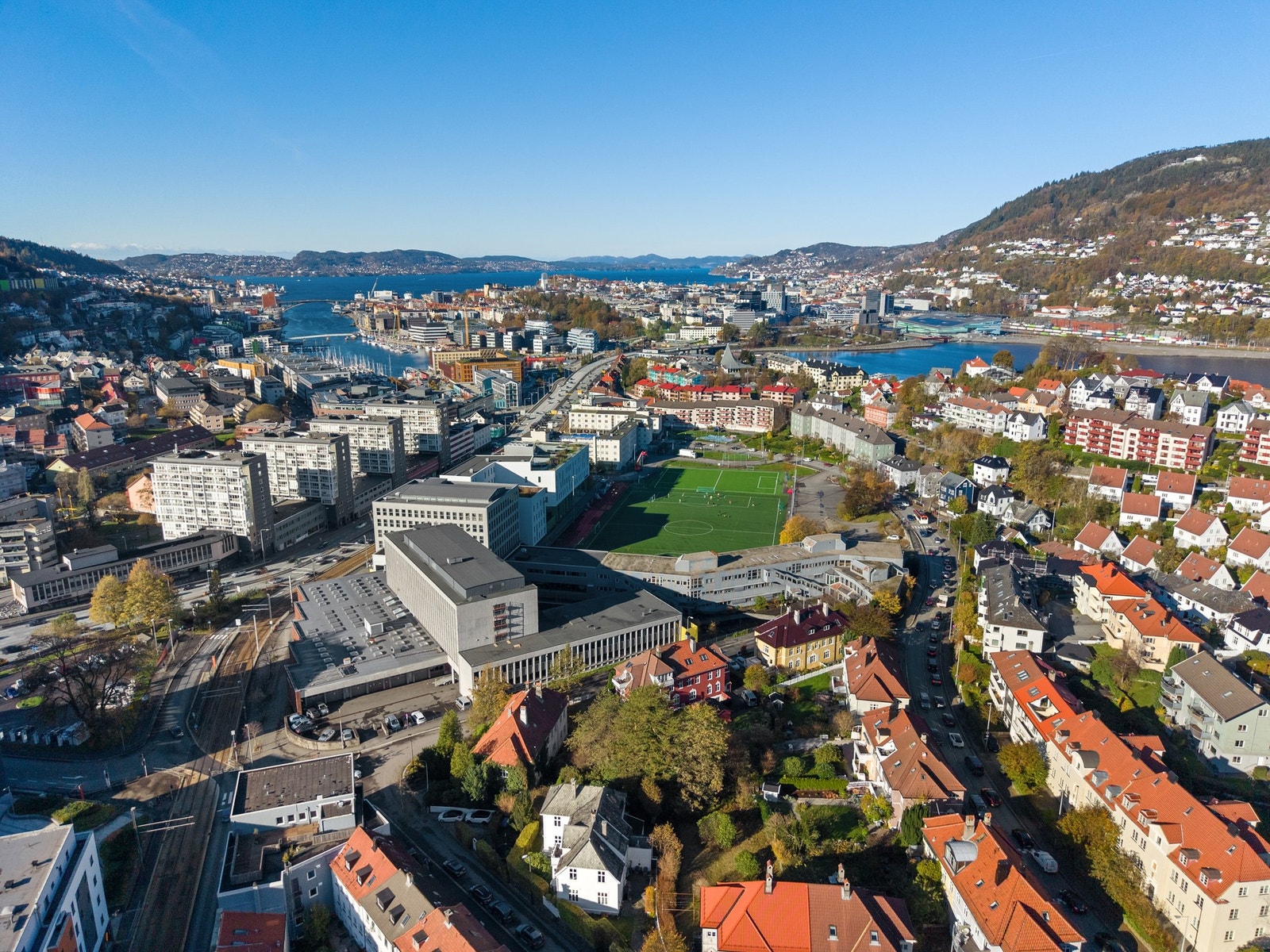 - Beliggenheten er meget sentral. Her har man gangavstand til Haukeland universitetssjukehus, Høgskulen på Vestlandet, BI og UiB - Galleribilde