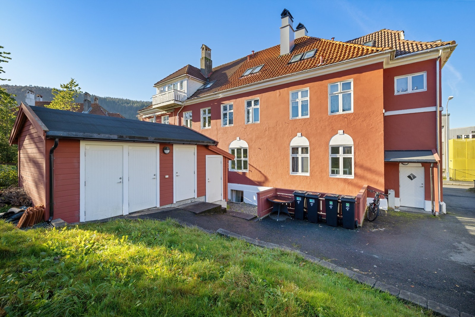 - Leiligheten disponerer ca. 5 kvm sportsbod, i tillegg har sameiet en felles bod på ca. 4 kvm) Galleribilde