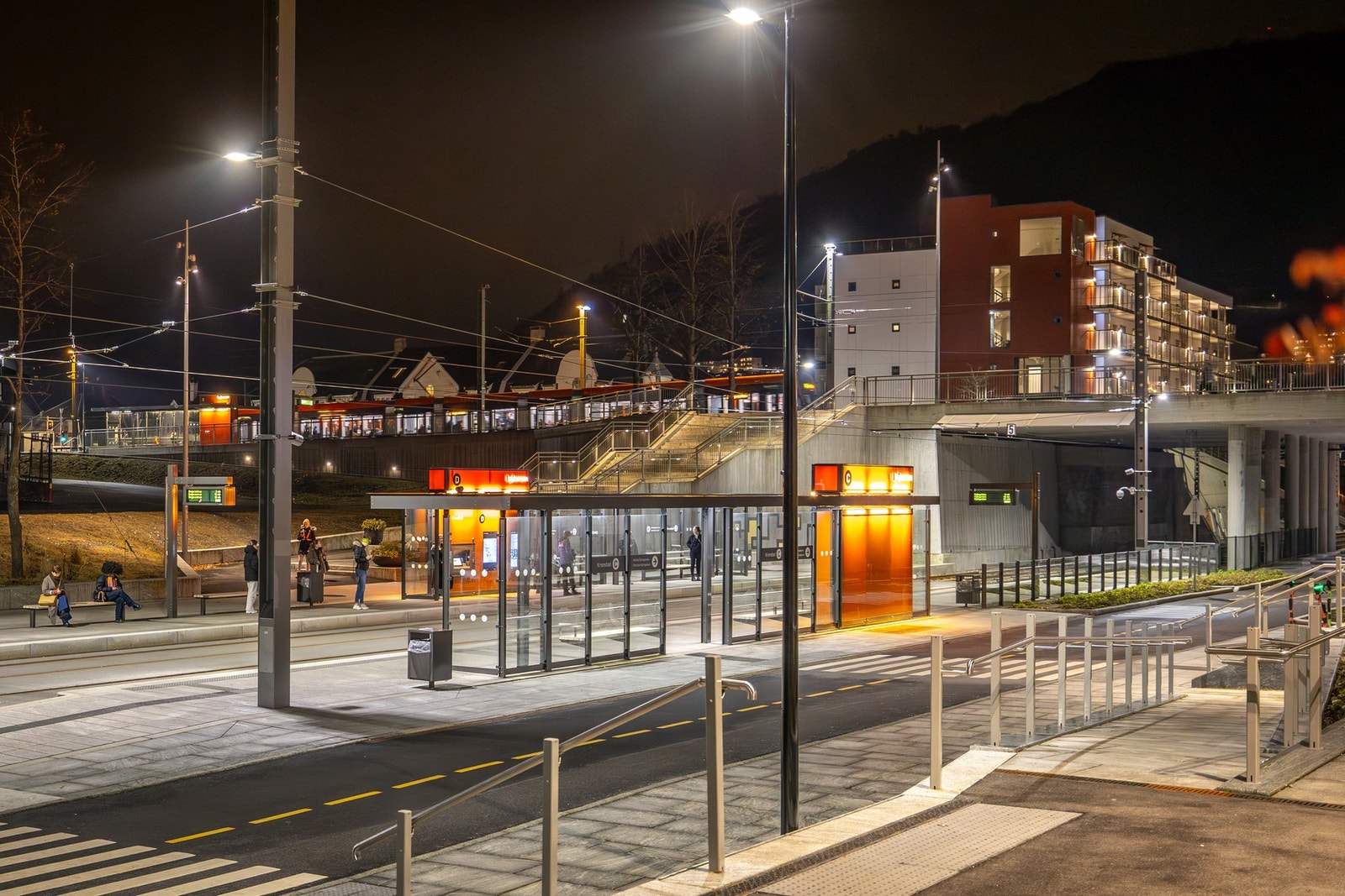 - Det er kort vei til Bybanestoppet Kronstad, med både linje 1 og 2 forbigående - Galleribilde