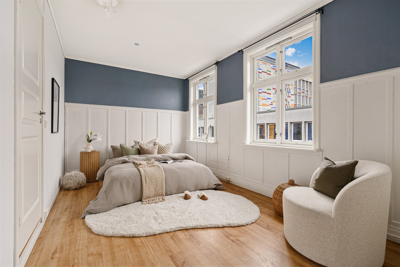 - Rommet kan benyttes som spisestue om ønskelig. Evt. kan man se på å flytte kjøkkenet inn her, for en mer åpen løsning mellom stue og kjøkken - Galleribilde