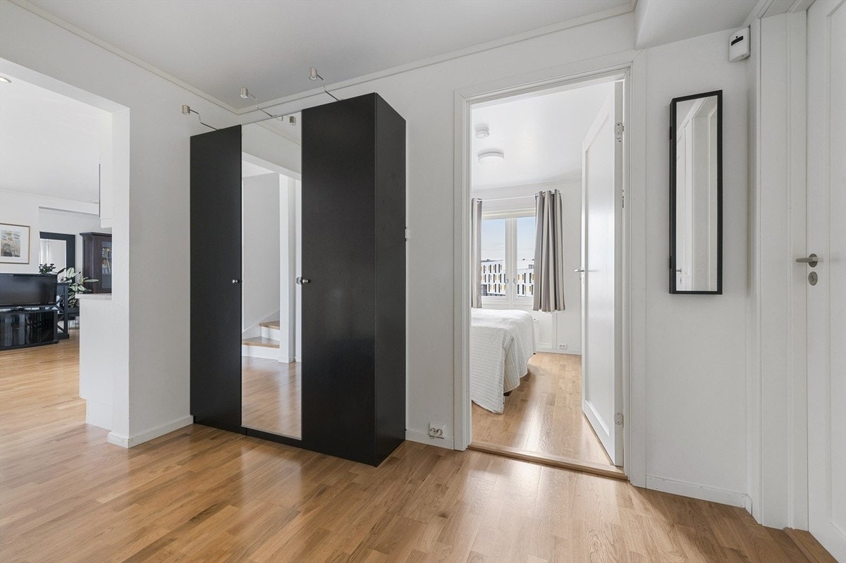 Fra gang, inn mot rom 201 Galleribilde