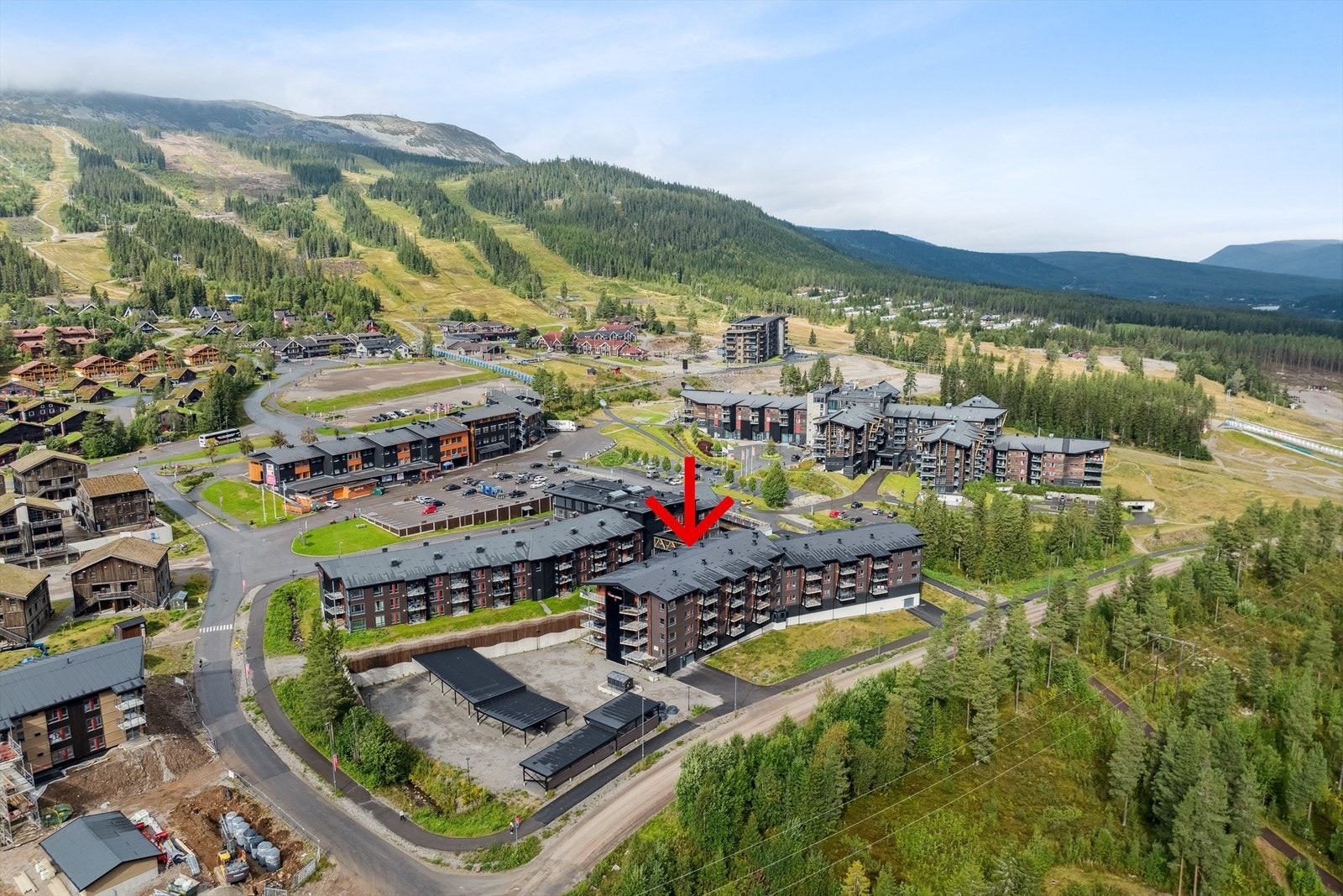 Velkommen til Hotellvegen 4 - Ski inn / ut og i gangavstand til alle servicetilbud rundt Trysil Turistsenter. Galleribilde