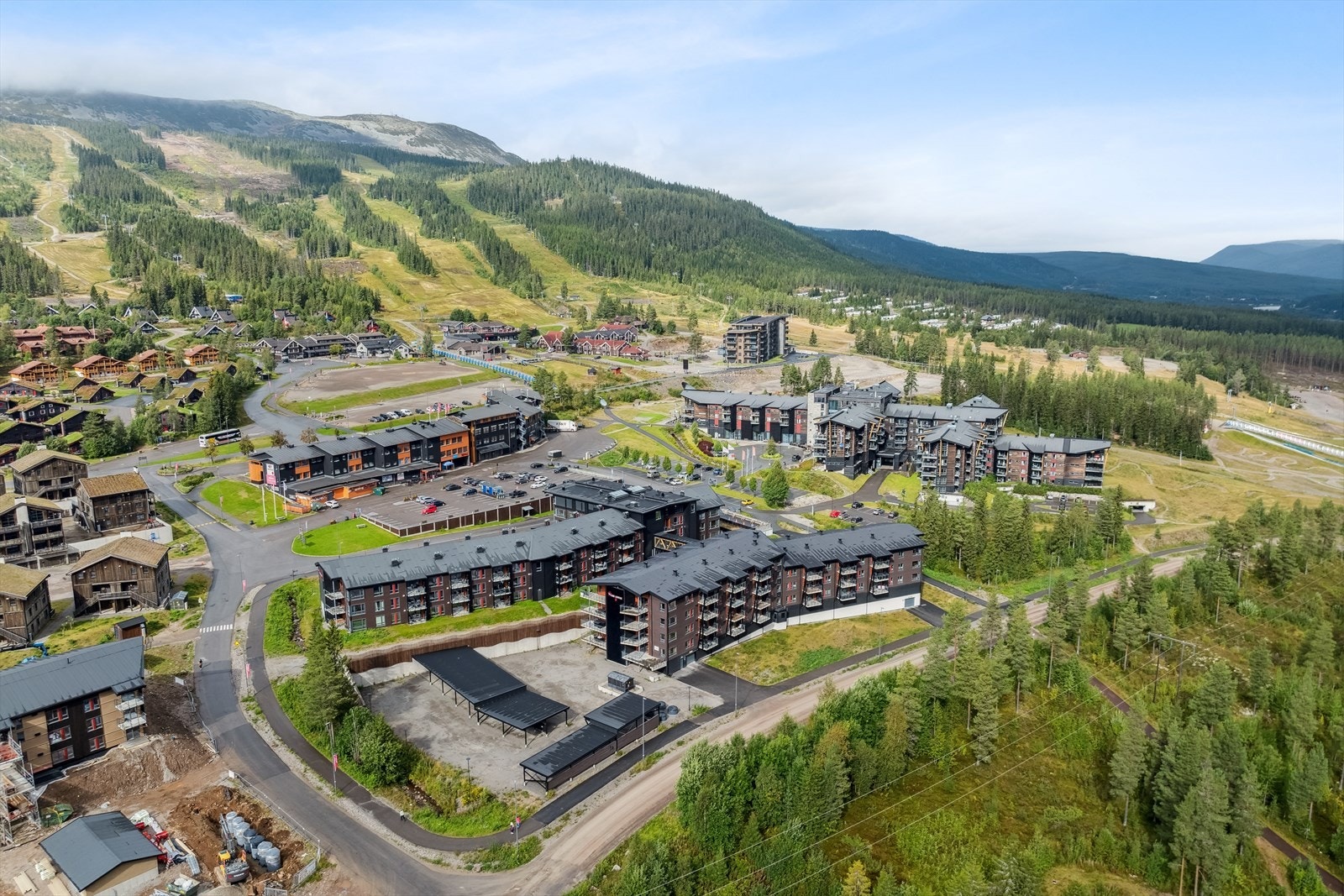 Velkommen til Hotellvegen 4 - Ski inn / ut og i gangavstand til alle servicetilbud rundt Trysil Turistsenter. Galleribilde