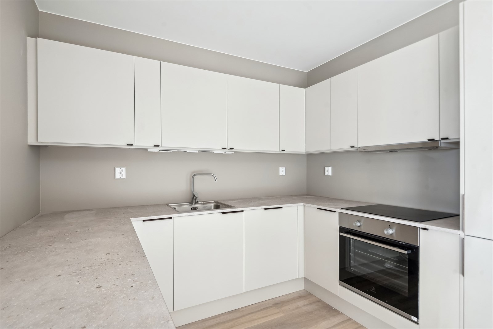 Funksjonelt kjøkken med integrerte hvitevarer. (Bildet er fra tilsvarende leilighet i 3.etg) Galleribilde